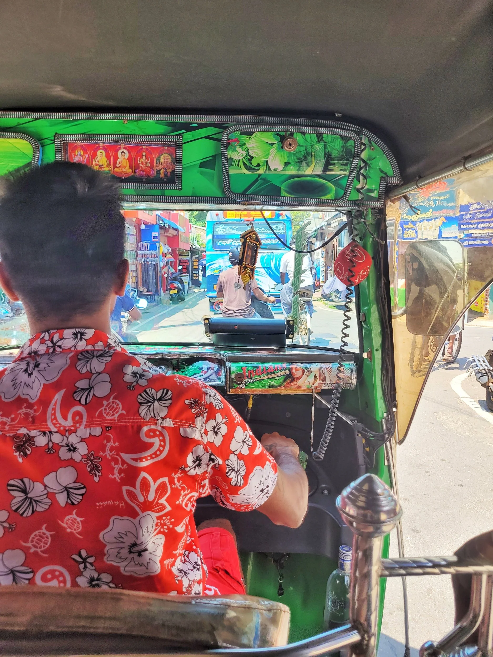 Fahrt im bunten TukTuk