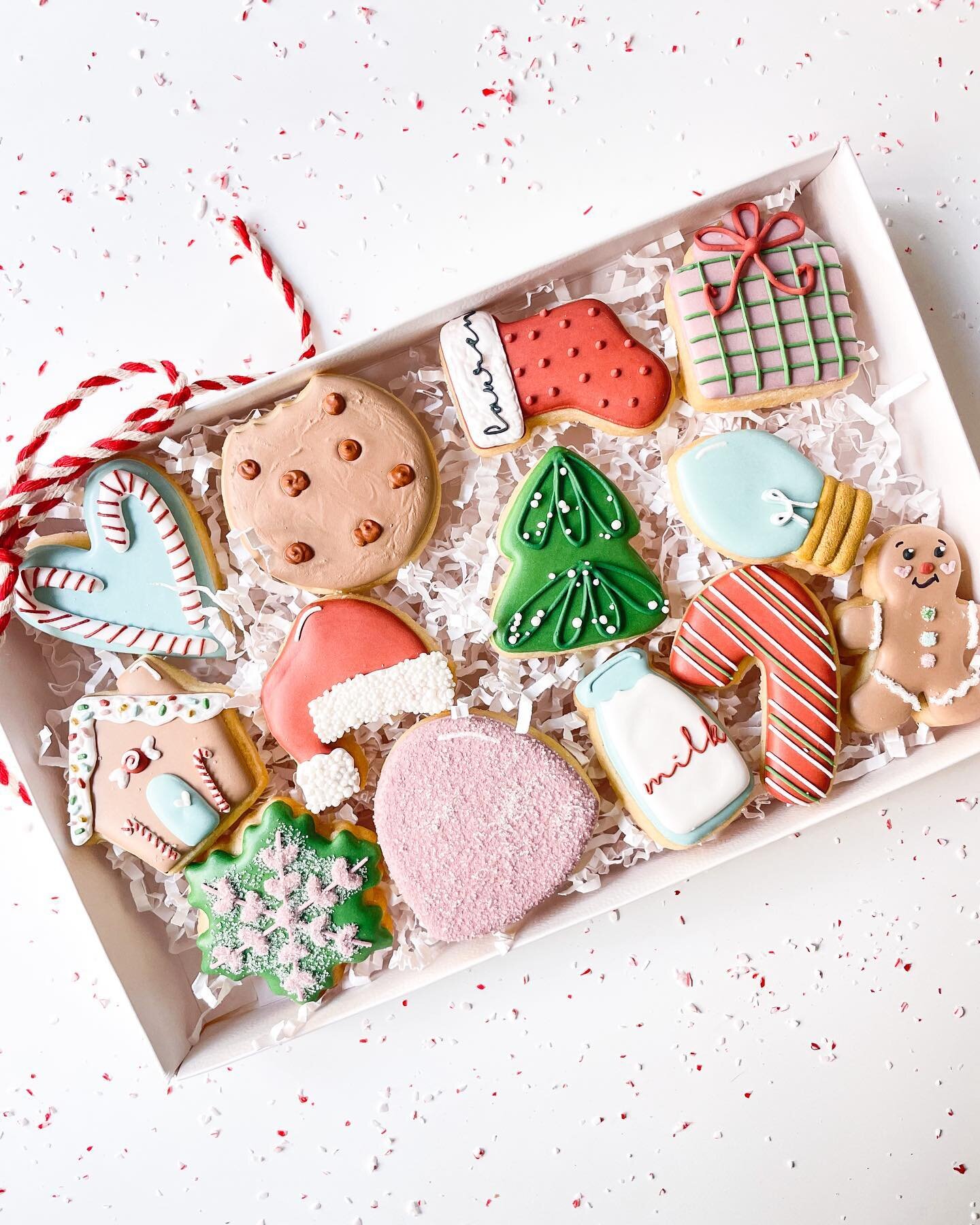 CHRISTMAS COOKIES ARE LIVE!! Pick-up is scheduled for 12/15 and 12/23 from 4-7 PM! Happy Shopping! 🎅🏼🤍 

LINK IN THE BIO!!