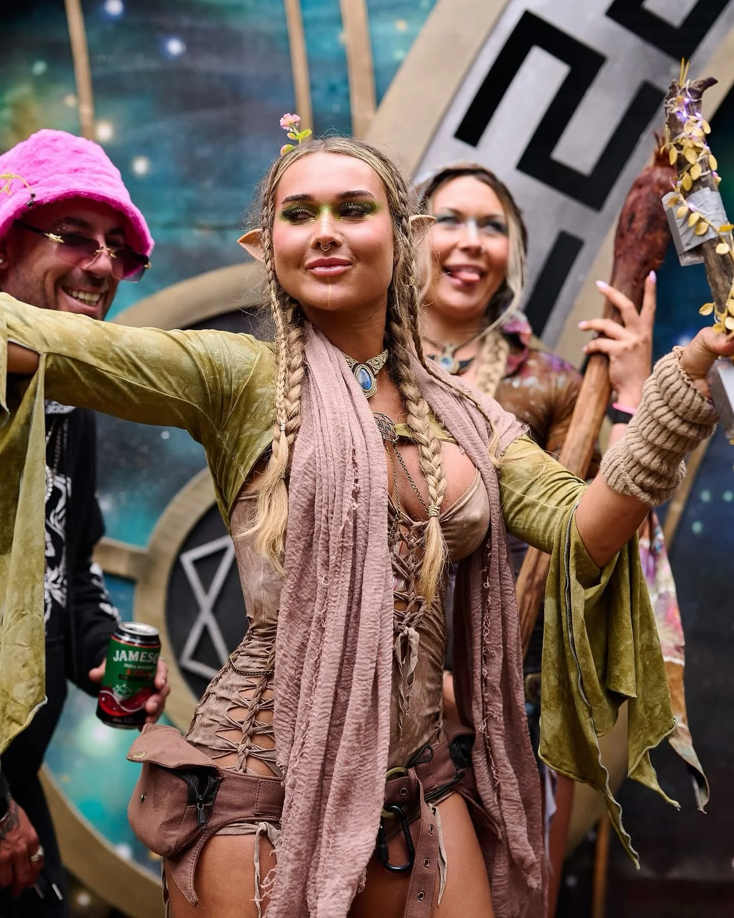 Obsessing over these doof fairies in their bell sleeves shrugs and mini catsuits🧚 ✨ 

🧚 @heatherlipp 
📸 @pickupjosh