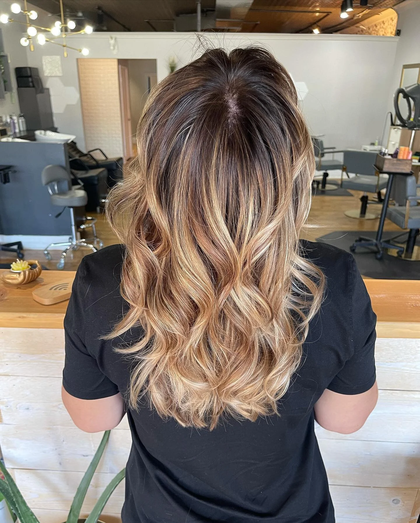 WE&rsquo;RE COLLABORATING! Thanks @kelly.kelsay for letting us work together on your color today! You&rsquo;ll be seeing a lot more of this teamwork in 2022! Sometimes two heads are better than one. 😉 DM us if you&rsquo;re interested in getting some