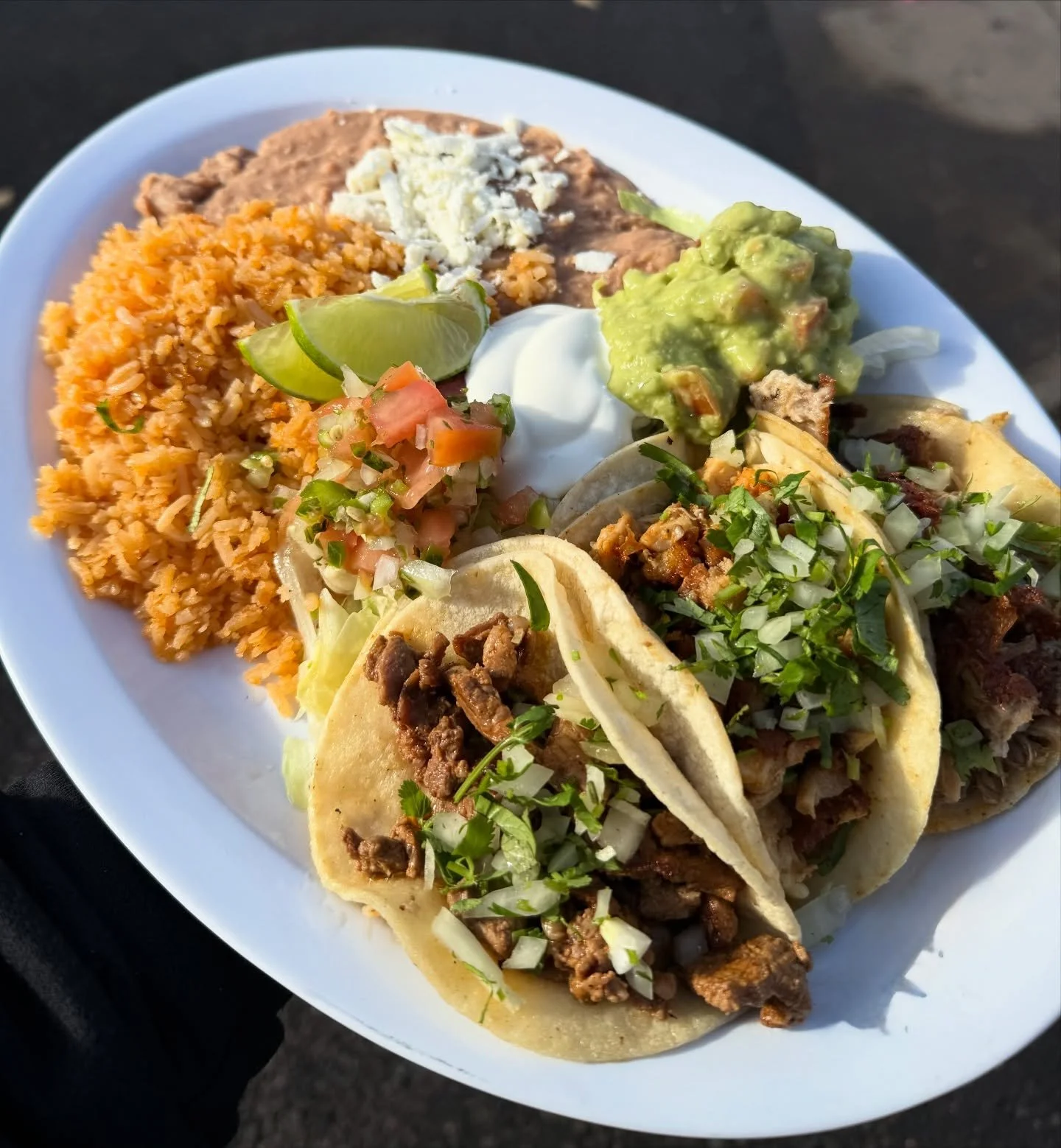 Feliz domingo! 🌞 Craving a little bit of everything? Our taco plate has you covered 

Available at both locations.