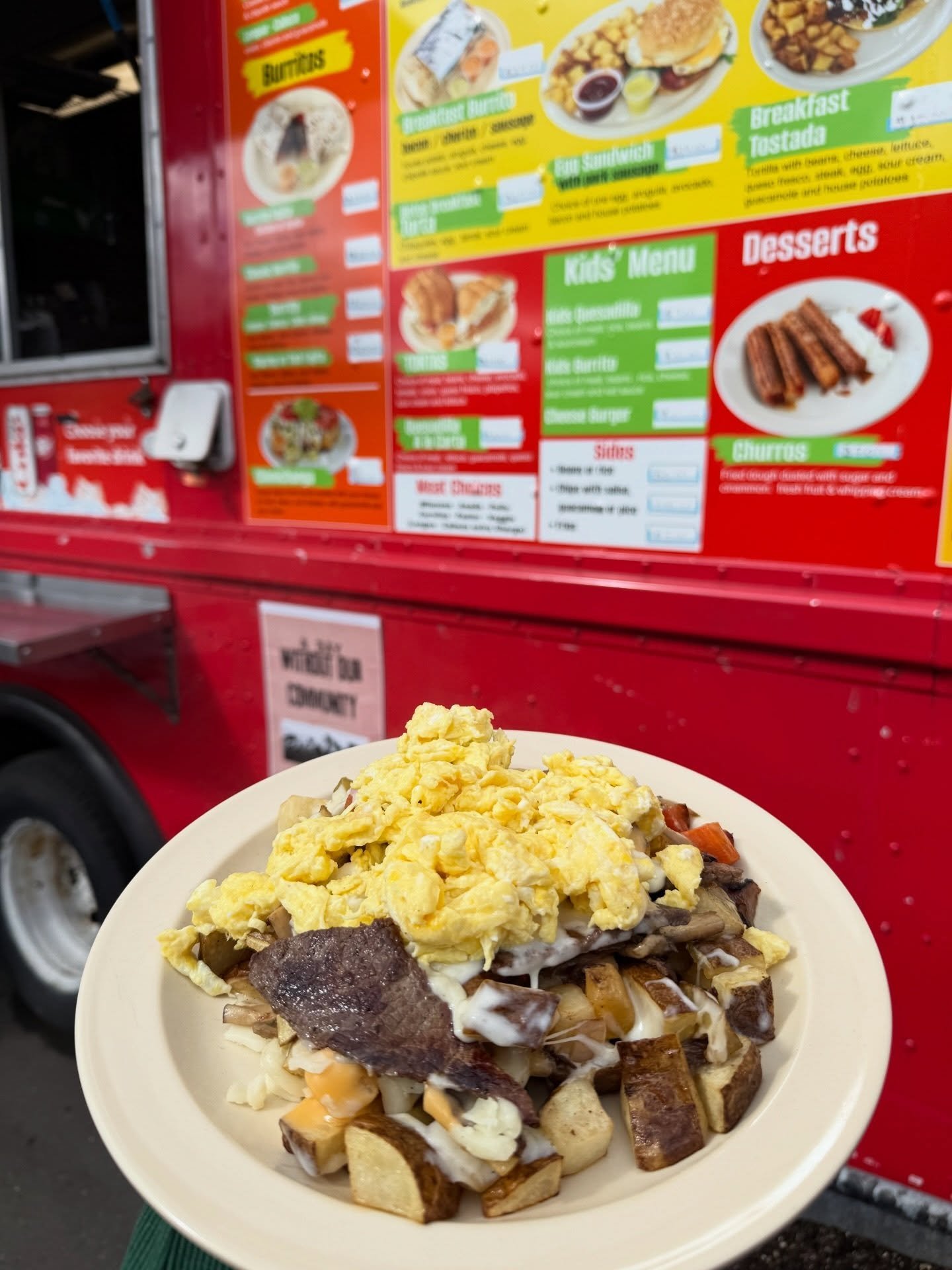 Happy Friday! 🌦️ Our weekend brunch at @havalinapdx is always available every Saturday and Sunday starting at 10am. Our Betos Hash comes with steak and your choice of eggs 🍳. The perfect way to start your weekend.