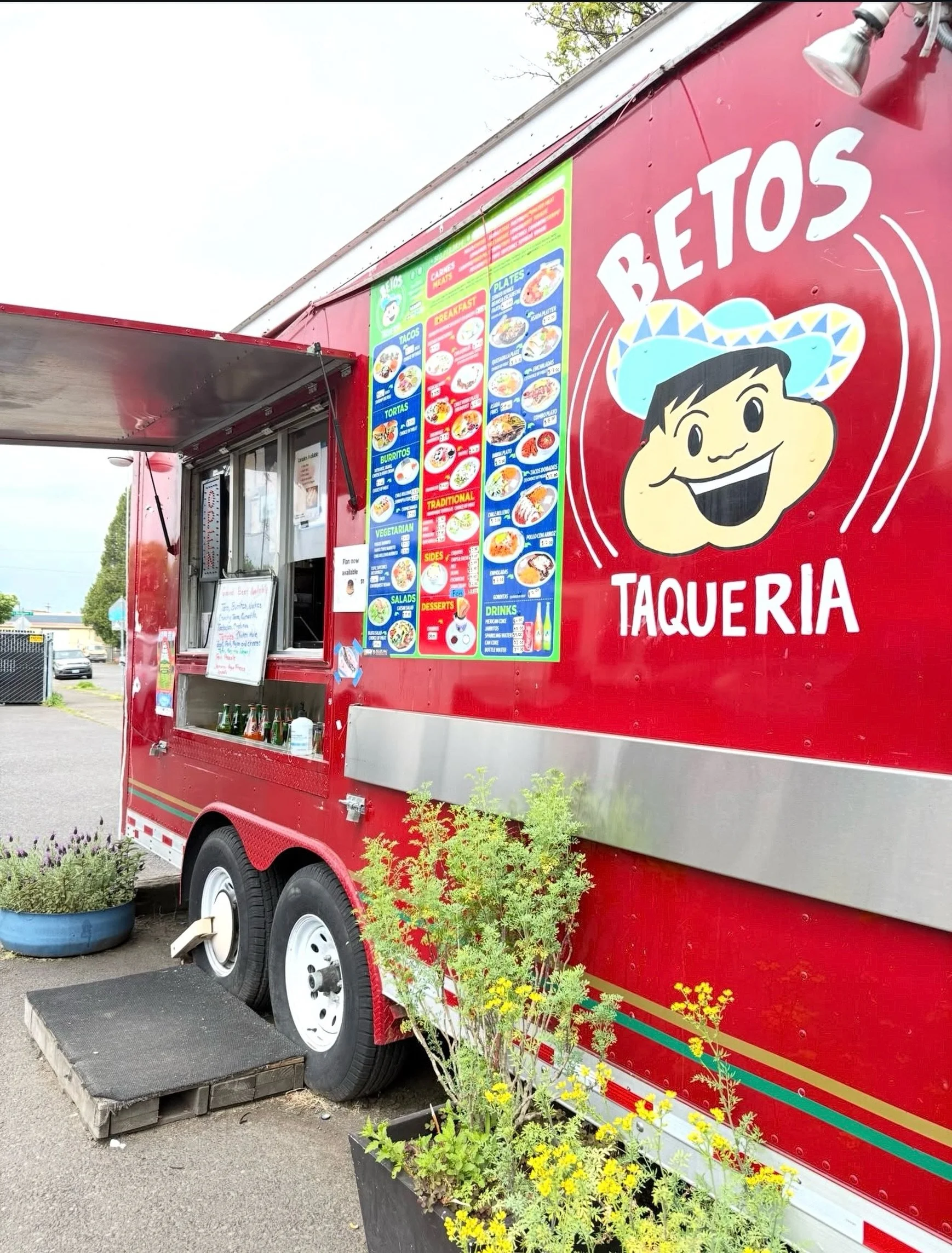 Feliz lunes! We&rsquo;re closing our Leavitt location at 4p today.  We have some new and exciting news coming this week! 👀 

Any guesses what it could be?
