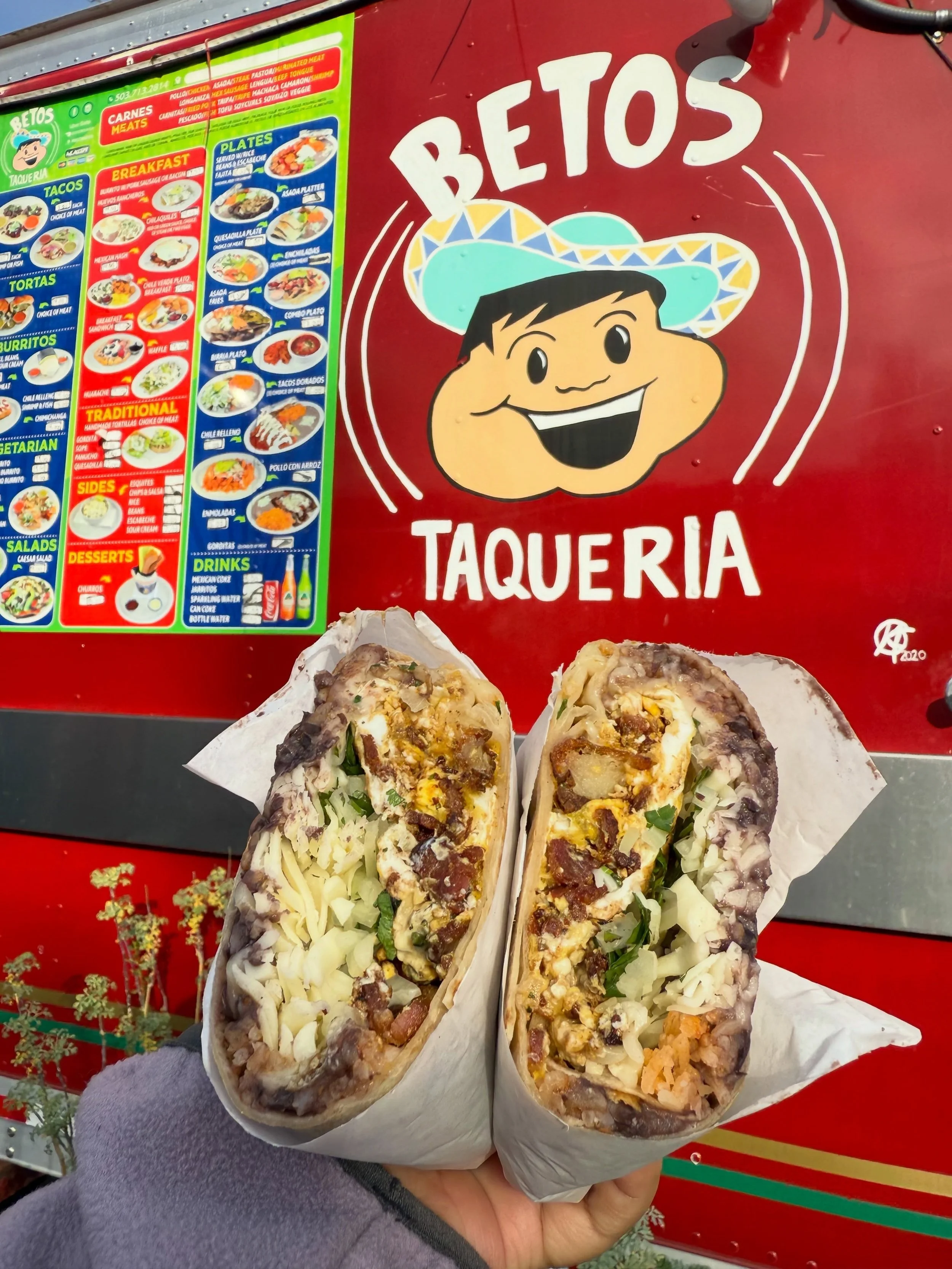 Happy Thursday! Breakfast burrito always available at any time with your fav choice of meat 🌯
