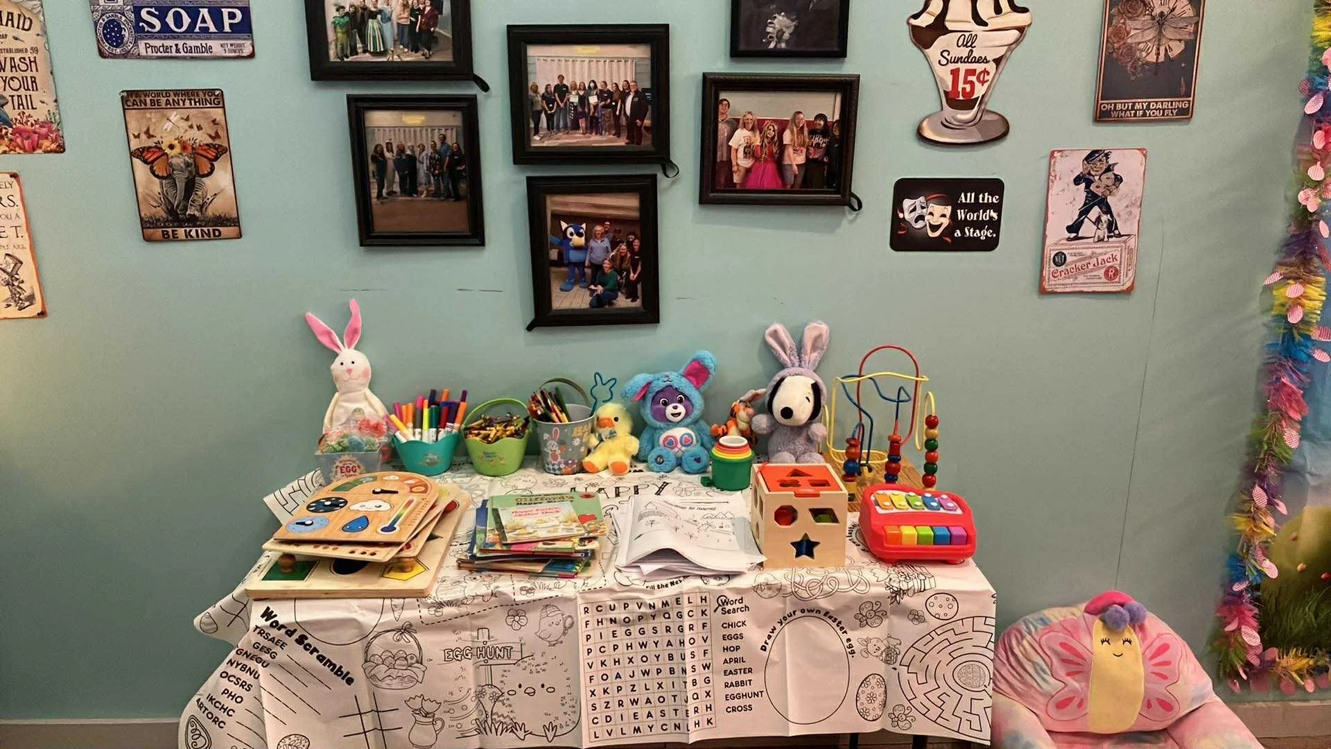 easter kids table.jpg