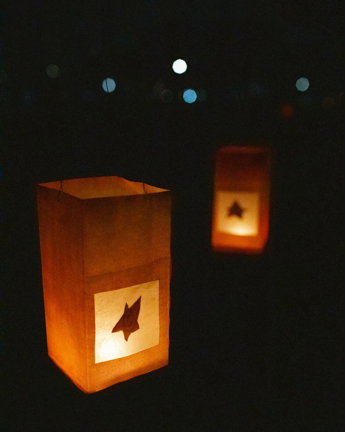 ✨Make my life a little light
Within the world to glow
A little flame that burneth bright
Wherever I may go ✨

As the days shorten and grow darker, our TK - 2nd grade families gather for their annual Lantern Walks, a favorite Waldorf tradition. Slowly