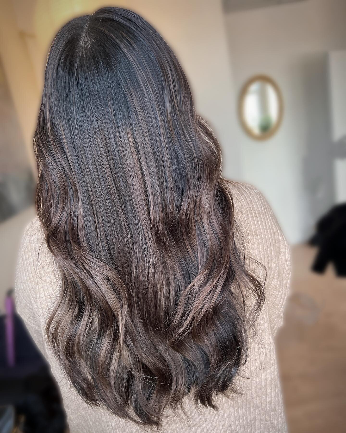 A gorgeous ash brown FTW

&bull;

&bull;

&bull;

#babylights #victoria #vancouverisland #lojo #yyj #yyjhair #hairyyj #shopvictoria #vicwest #saanich #oakbay #btc #behindthechair #hairinspo #balayage #wellaprofessional #shopyyj #yvr #vancouver #yvrha