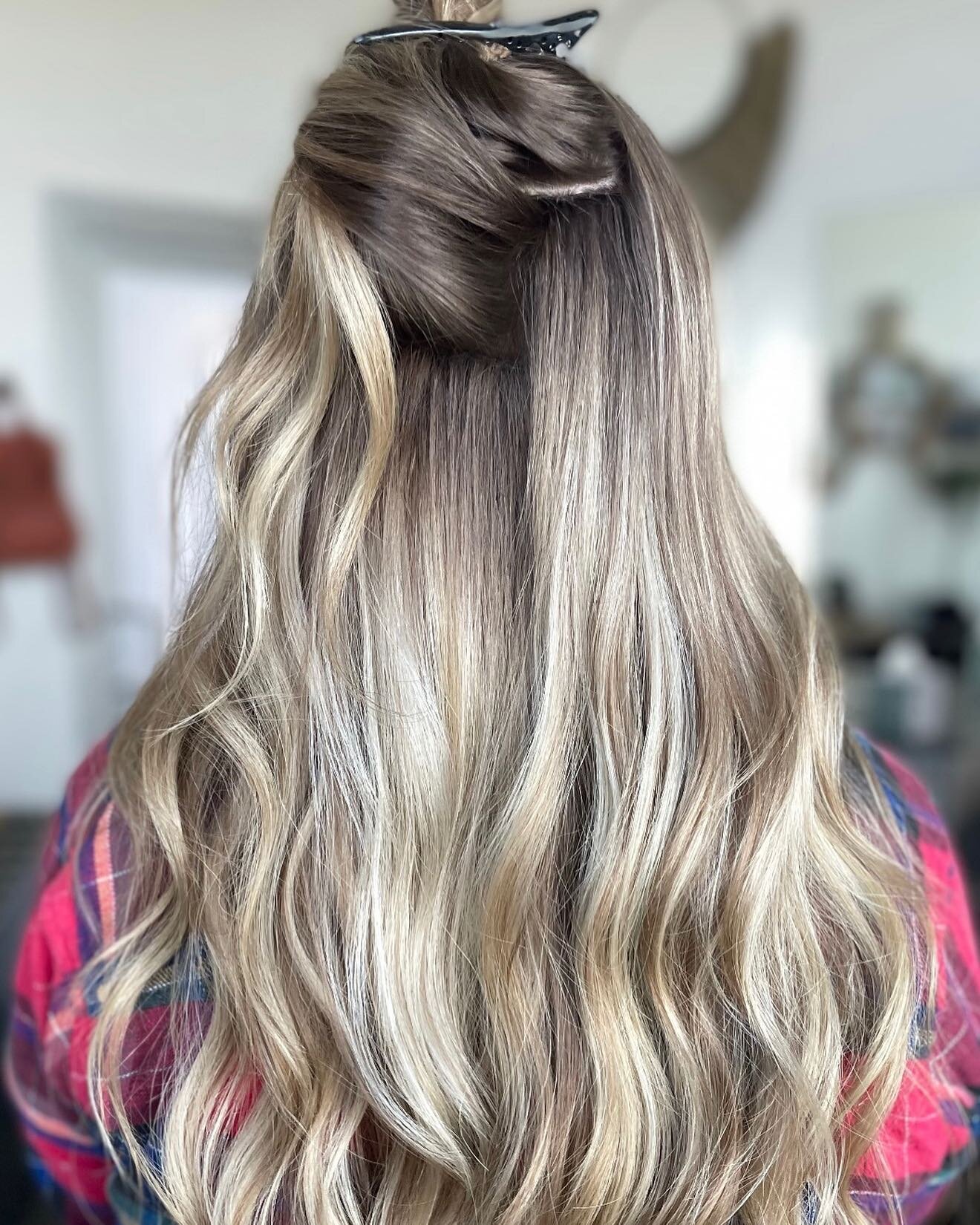 2 rows&hellip;. exposed 📸.
.
.
.
@invisiblebeadextensions 
#ibeextensions #invisiblebeadextensions #ibestylist #handtiedextensions #siouxfalls #siouxfallssalon #siouxfallshair #siouxfallsextensions #siouxfallshairextensions #ibesiouxfalls #ibesouthd