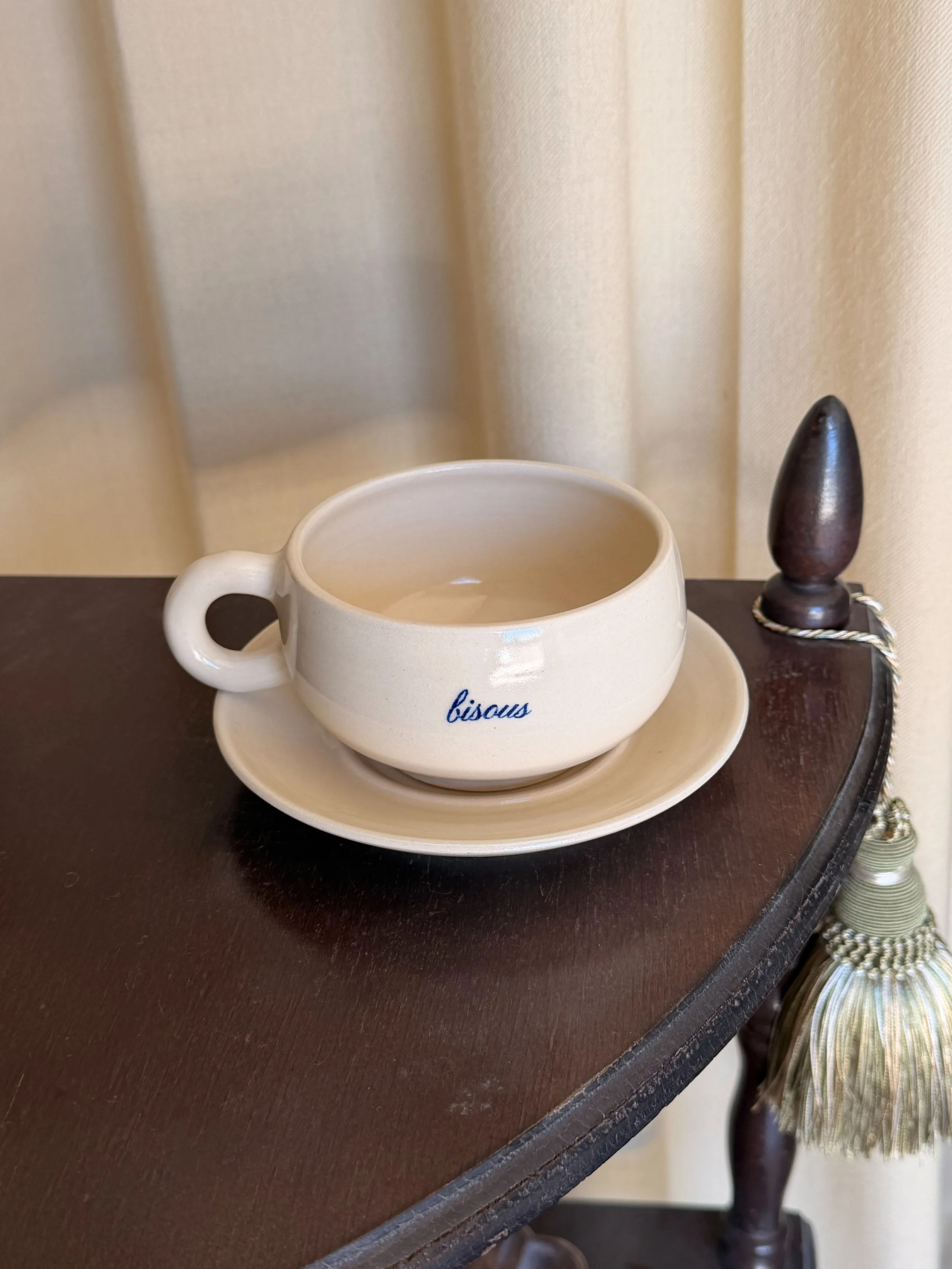 Bisous Café Mug