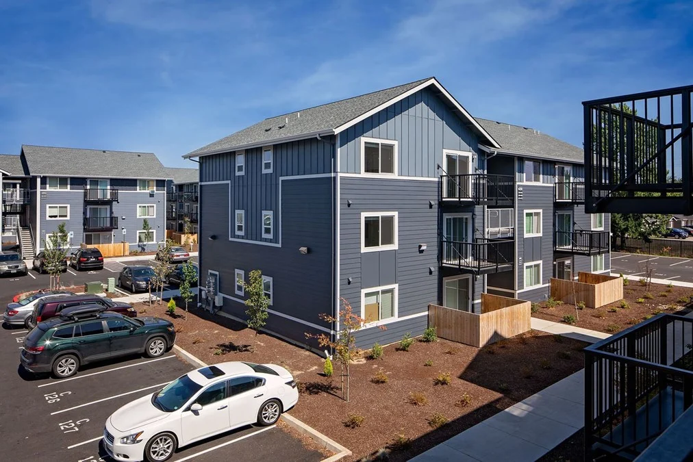 Claxter Crossing Exterior Building with Parking.png