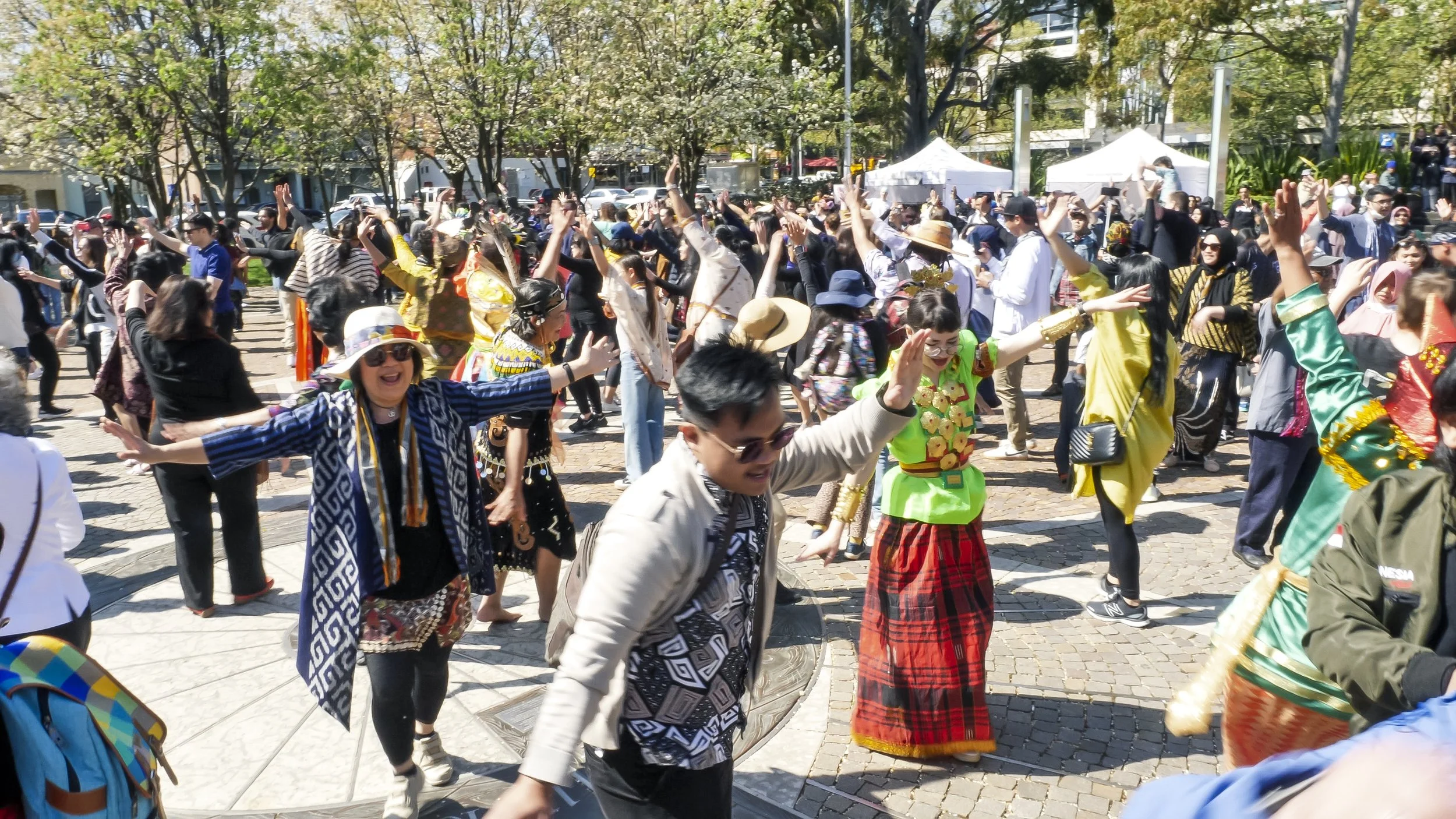 Maumere dance 2.jpg