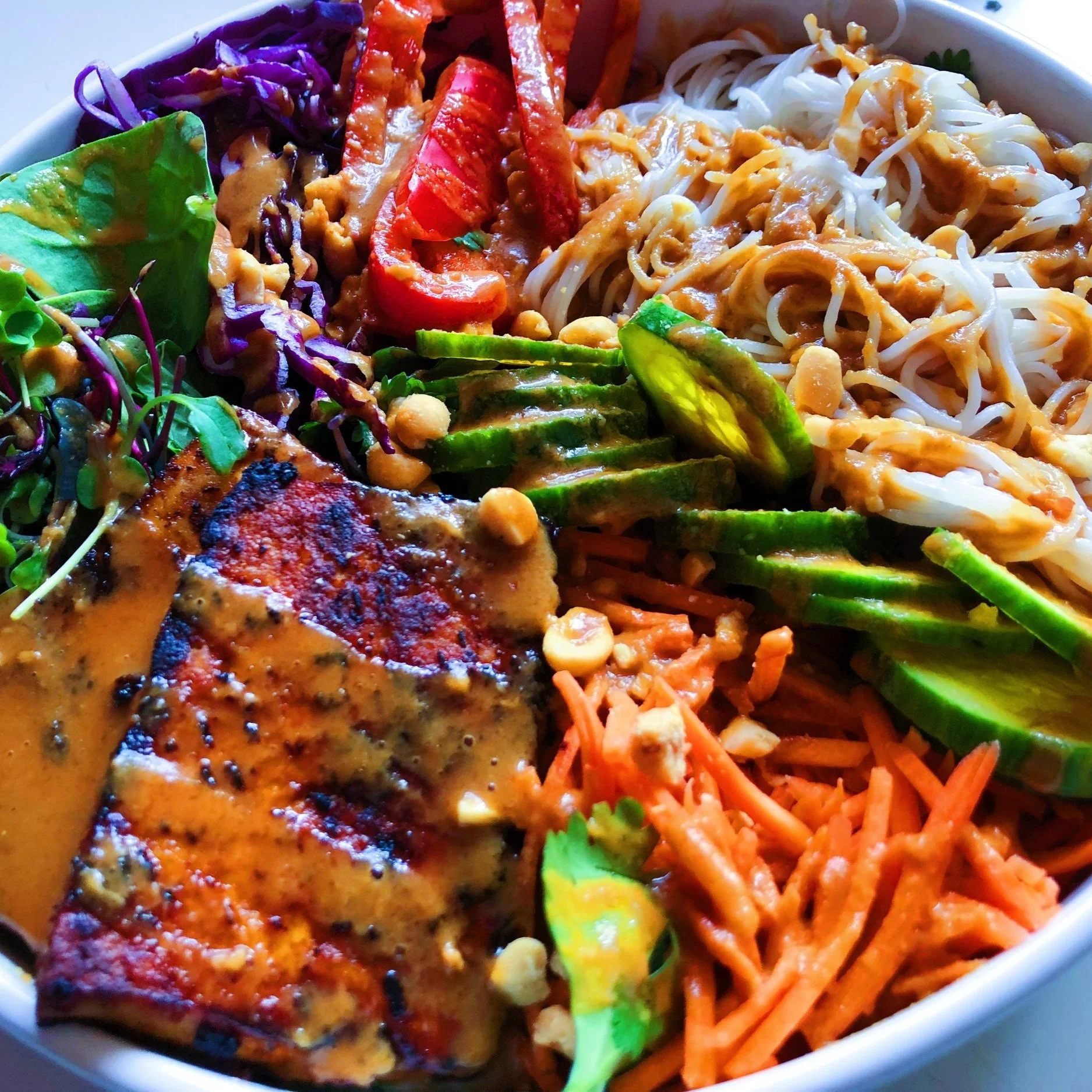 spicy peanut rice noodle bowl