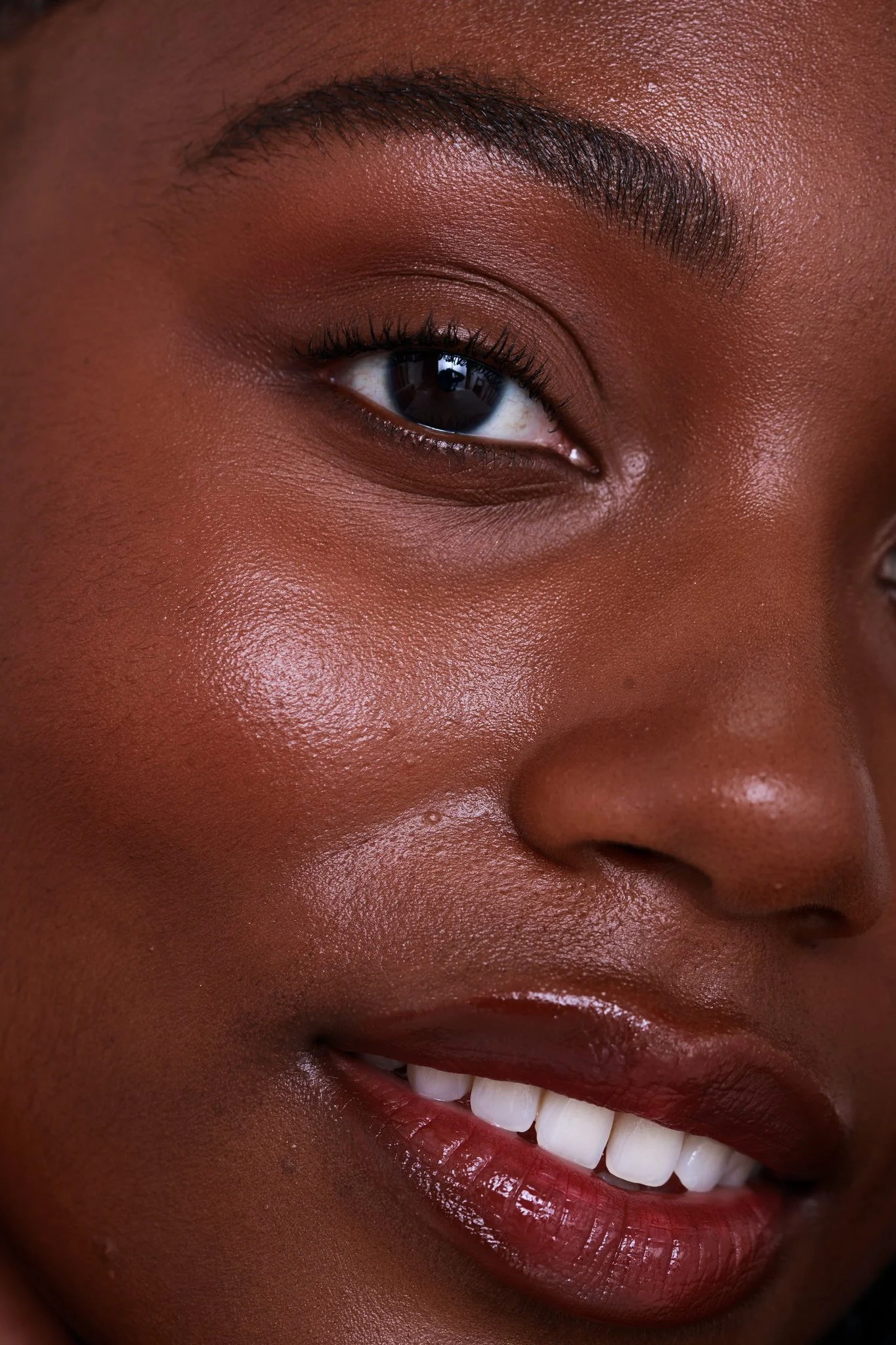 UNRETOUCHED
shot by Cass Michael. makeup by Sparkle Tafao. hair by @_.braidsbycc.