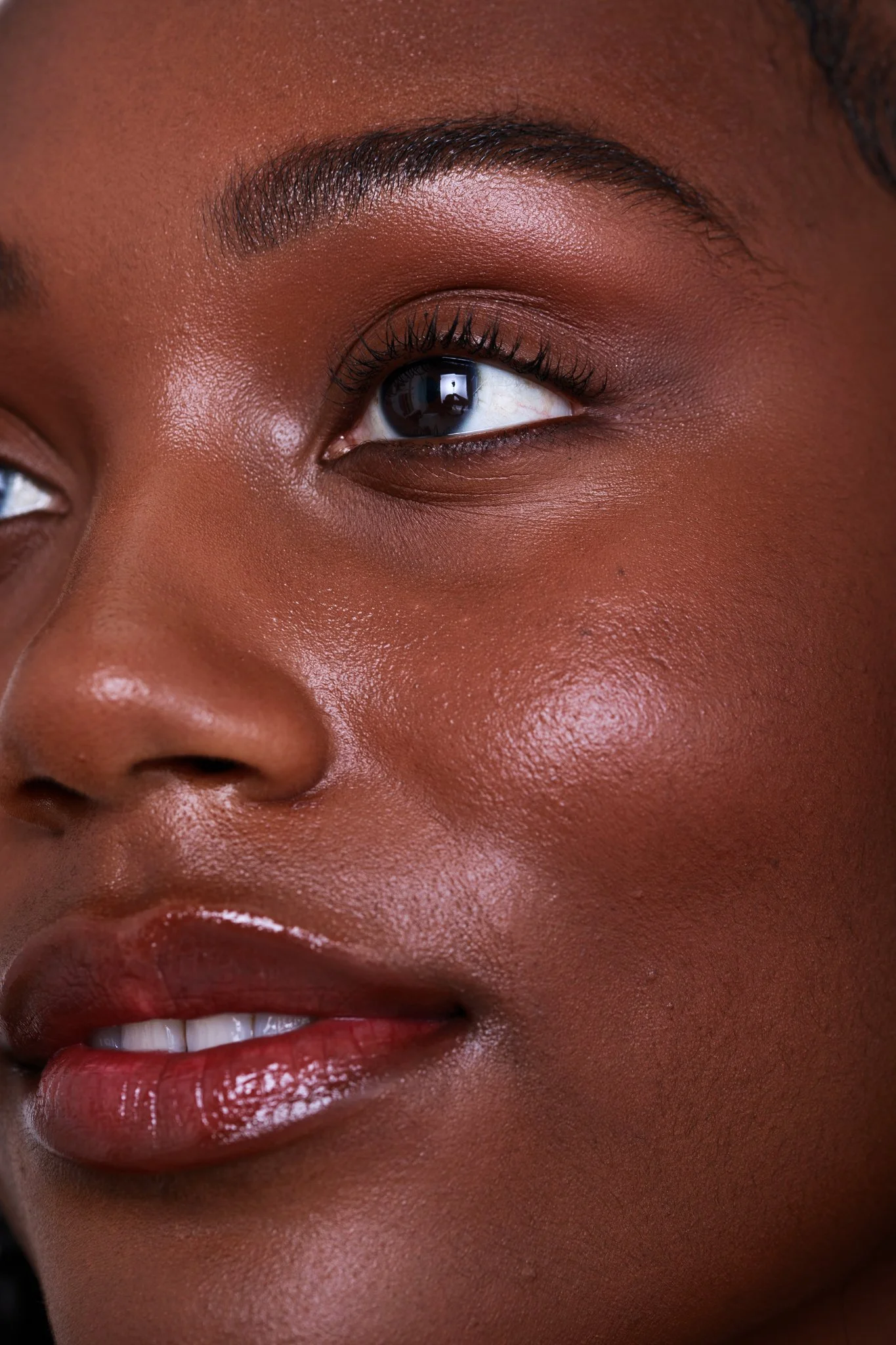 UNRETOUCHED
shot by Cass Michael. makeup by Sparkle Tafao. hair by @_.braidsbycc.