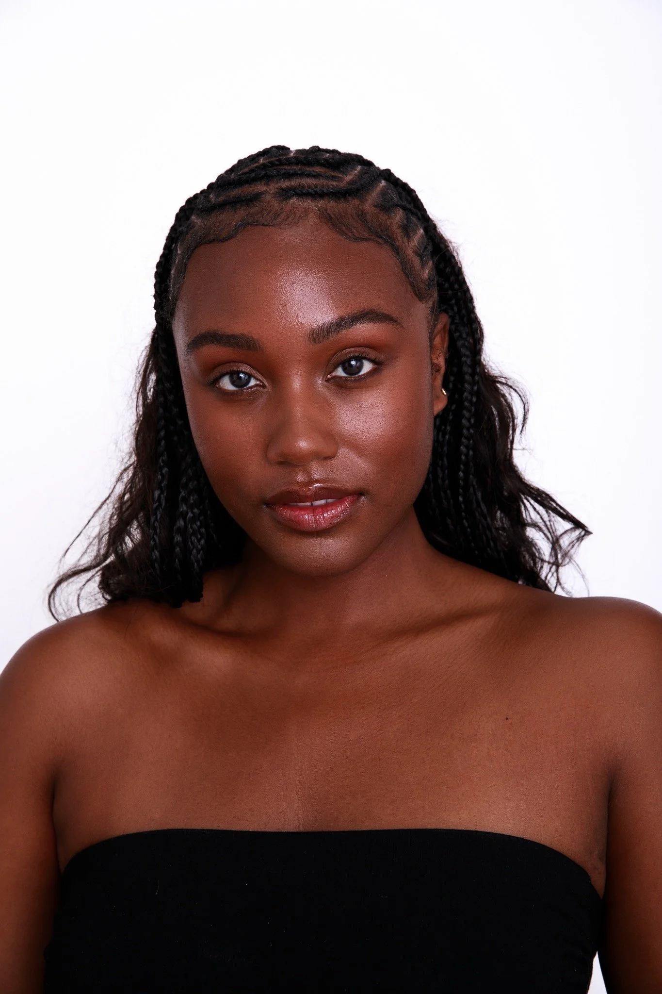 UNRETOUCHED
shot by Cass Michael. makeup by Sparkle Tafao. hair by @_.braidsbycc.