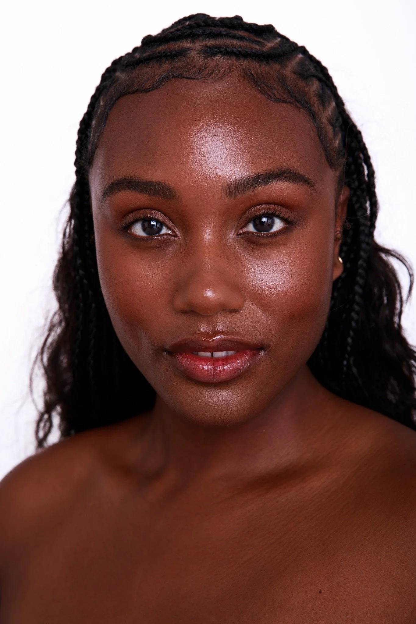 UNRETOUCHED
shot by Cass Michael. makeup by Sparkle Tafao. hair by @_.braidsbycc.