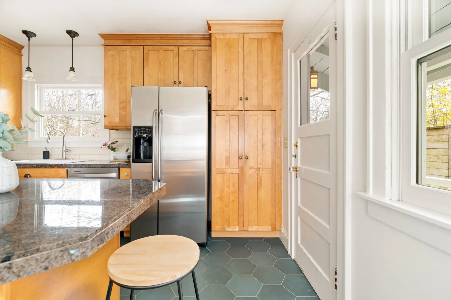 03_Kitchen-F.jpg