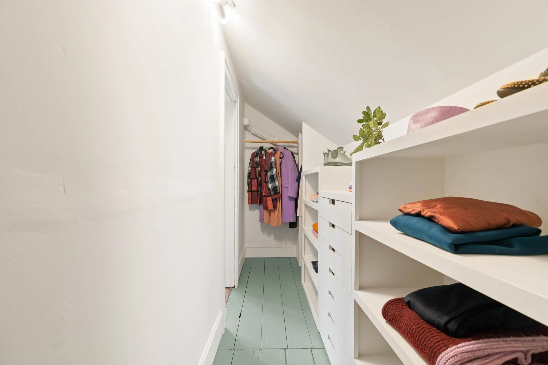 06_Bed-Primary_Closet_C.jpg