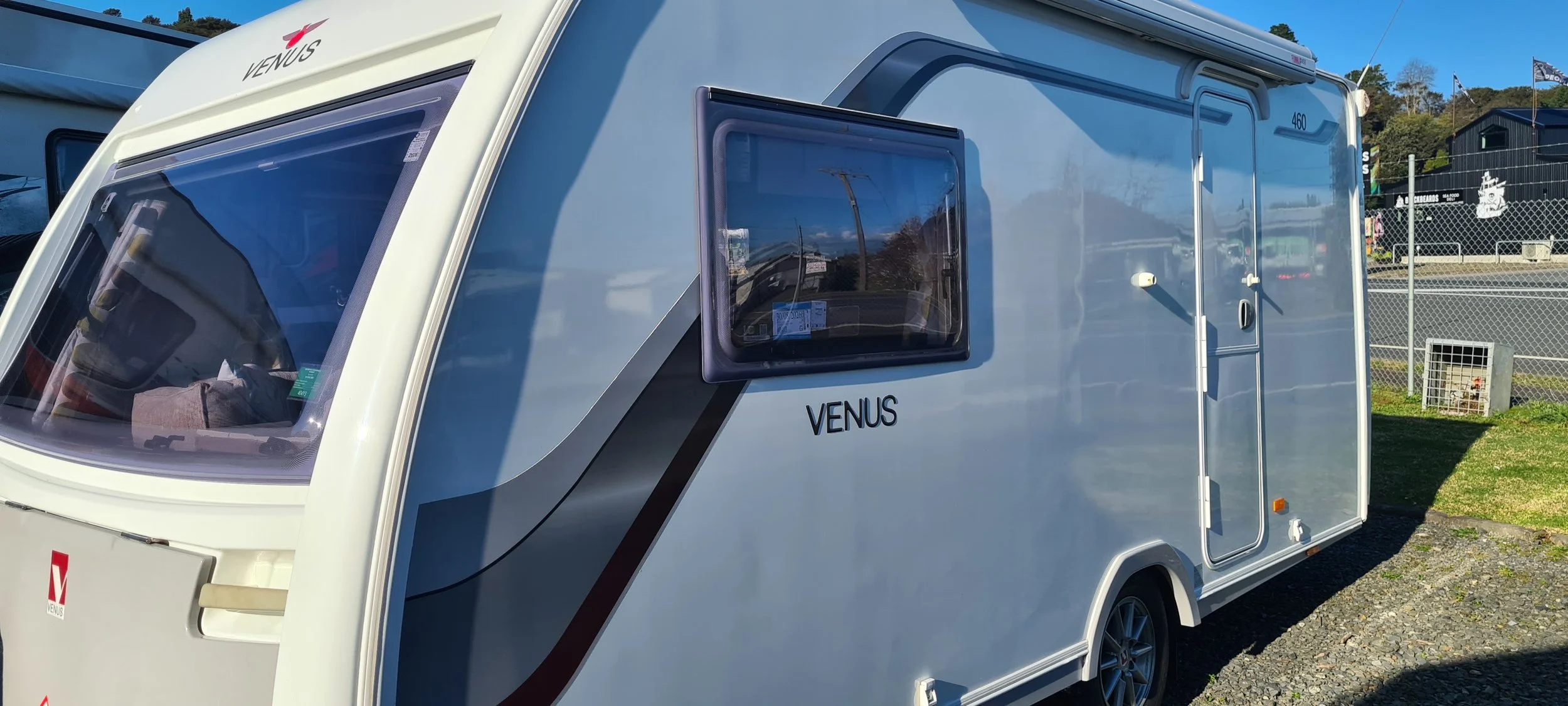 2016 CARAVAN LUNAR VENUS 460-2 BERTH $54,990