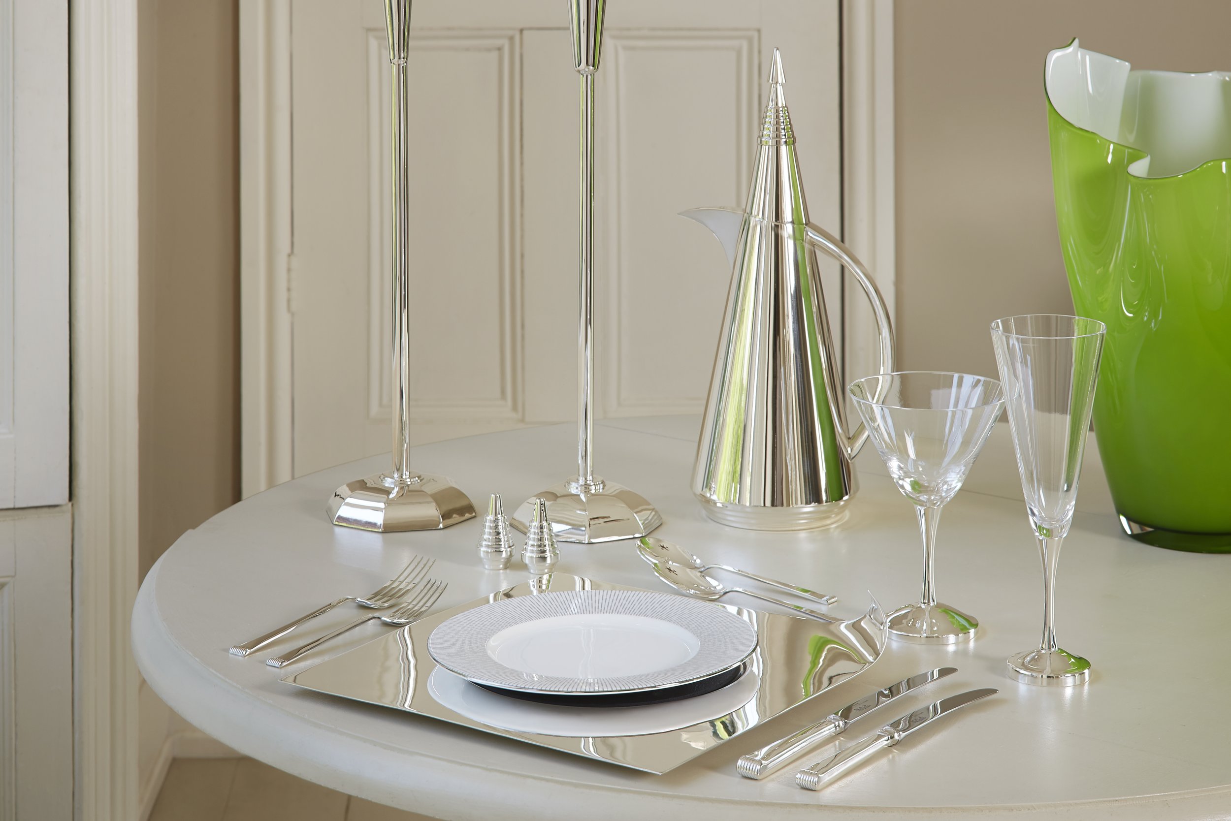Uk Silver DiningSet2xF.jpg