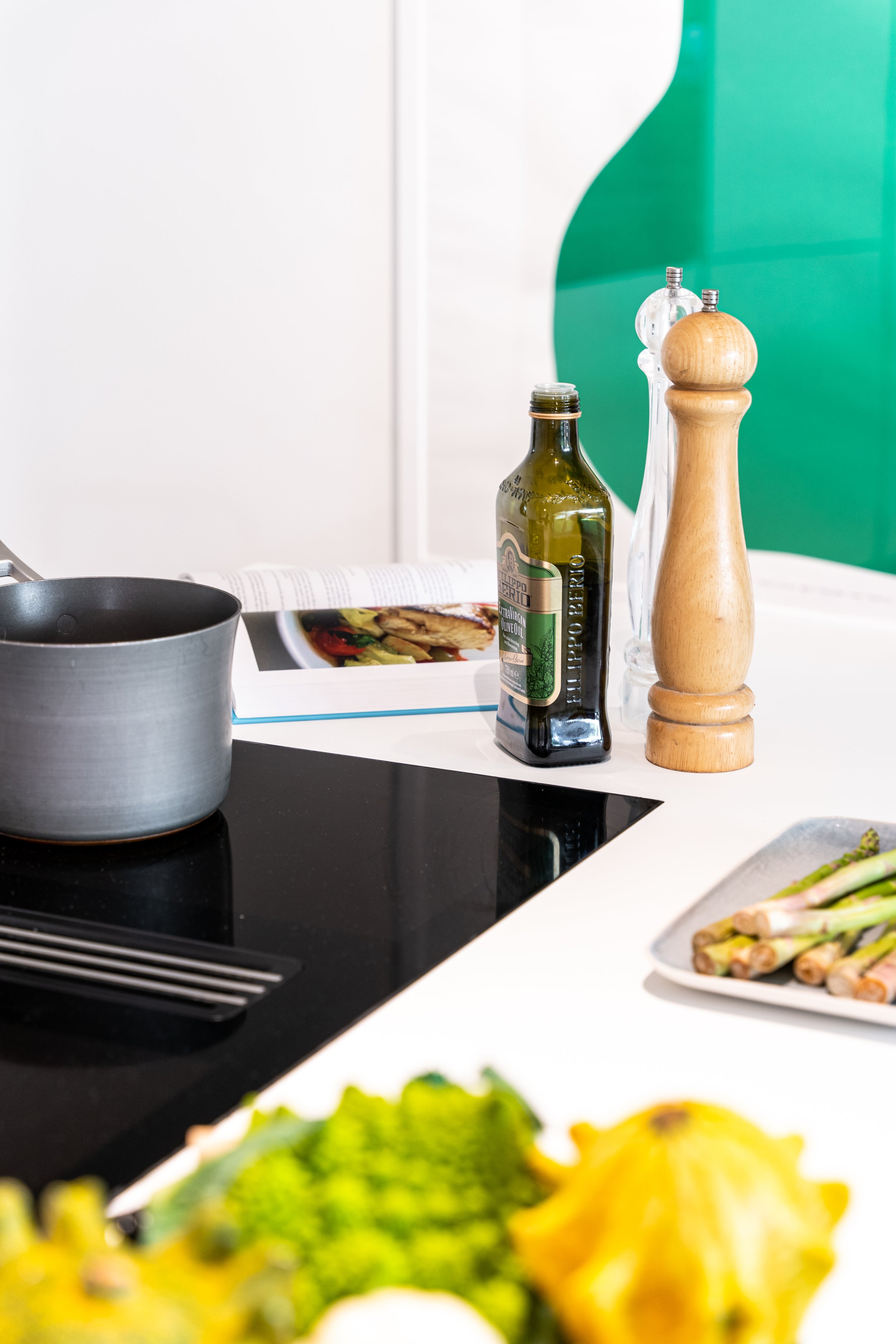 W9 Islington Kitchen Hob zone.jpg