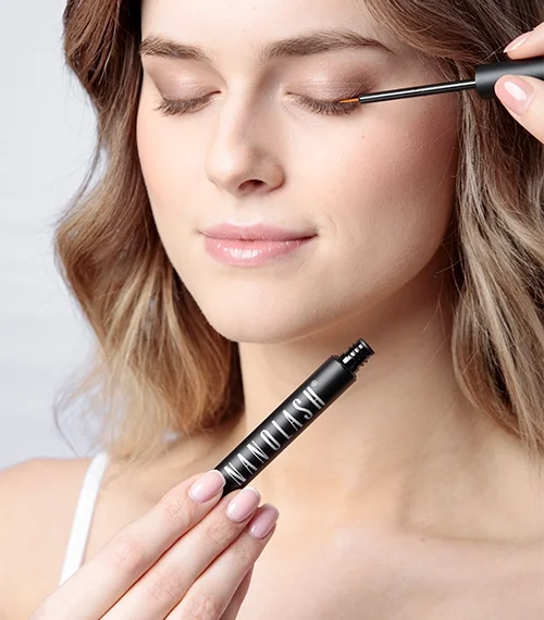 nanolash-eyelash-serum-header@xxl.webp