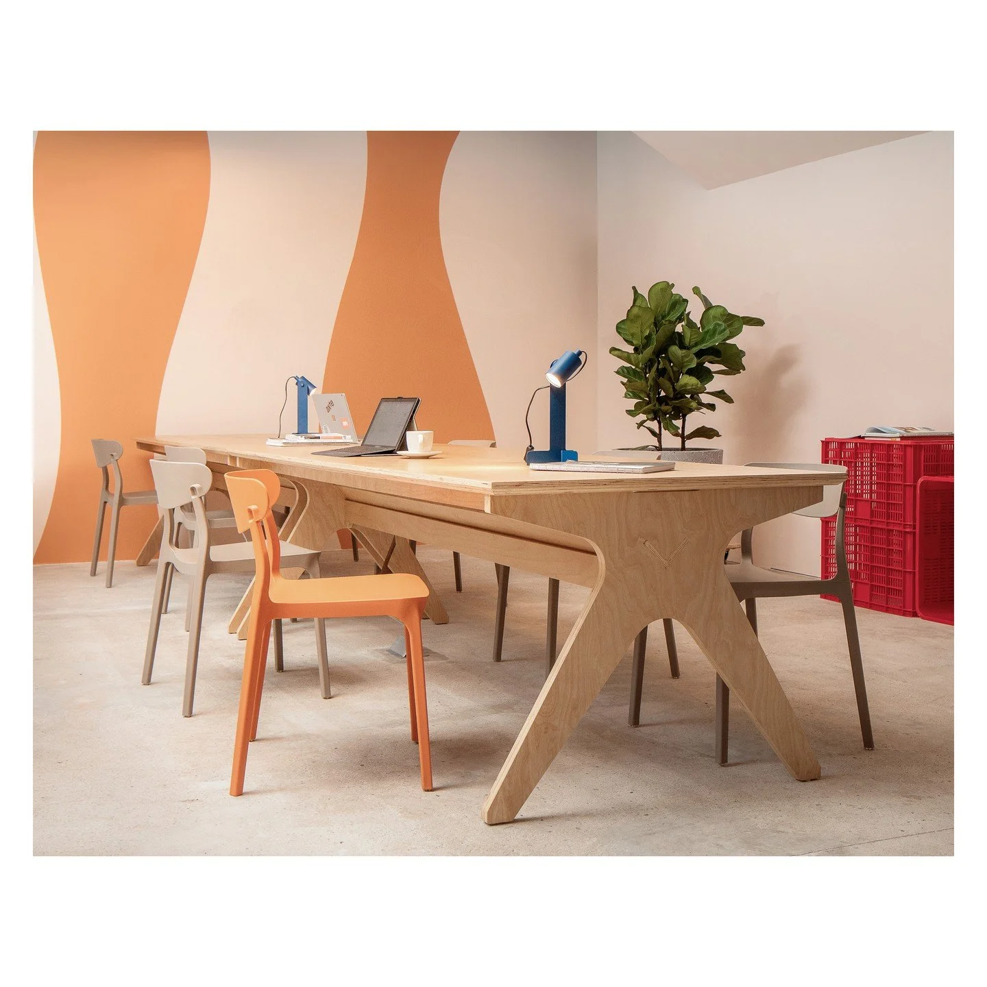 A detailed look at the coworking area we designed for 289 Cafe. The table was crafted from CNC-cut birch plywood by @tdbprojects 

Photography by @wanthaimages