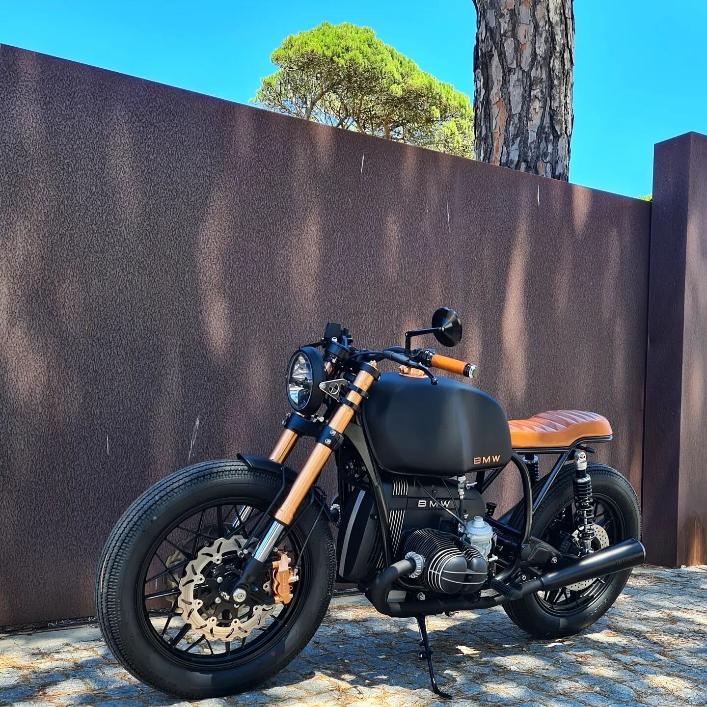 BMW R100 by Bandit Garage 
#caferacerporn #caferacerinstagram #caferacersofinstagram #caferacerxxx #caferacer #caferacerbmw #caferacers #cafelifestyle #caferacerclub #streetstyle #scrambler #bmwboxer #bmwcustom #vintagebike #bmwmotorrad #beautiful #g