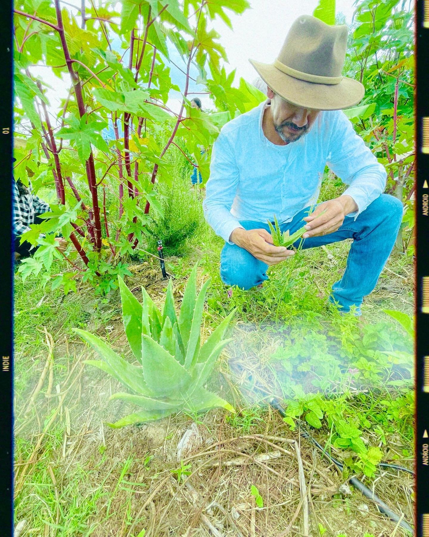 Bendita sea la Tierra que tanto nos da #ElCabron #EarthDay 🌎 

#DiaDeLaTierra #Tierra #Naturaleza #Agave #Mezcal #SaludCabron #VivaLaTierra #Agricultura #Sintropia #Vida #Syntropy #PlanetEarth #Planeta #Nature #Regeneration #Mexico #Oaxaca #ProjectC