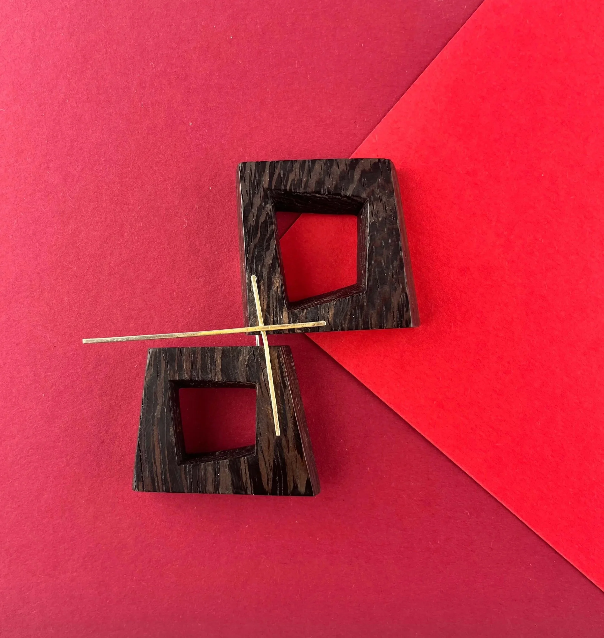 Dark wood and 9 carat gold brooch