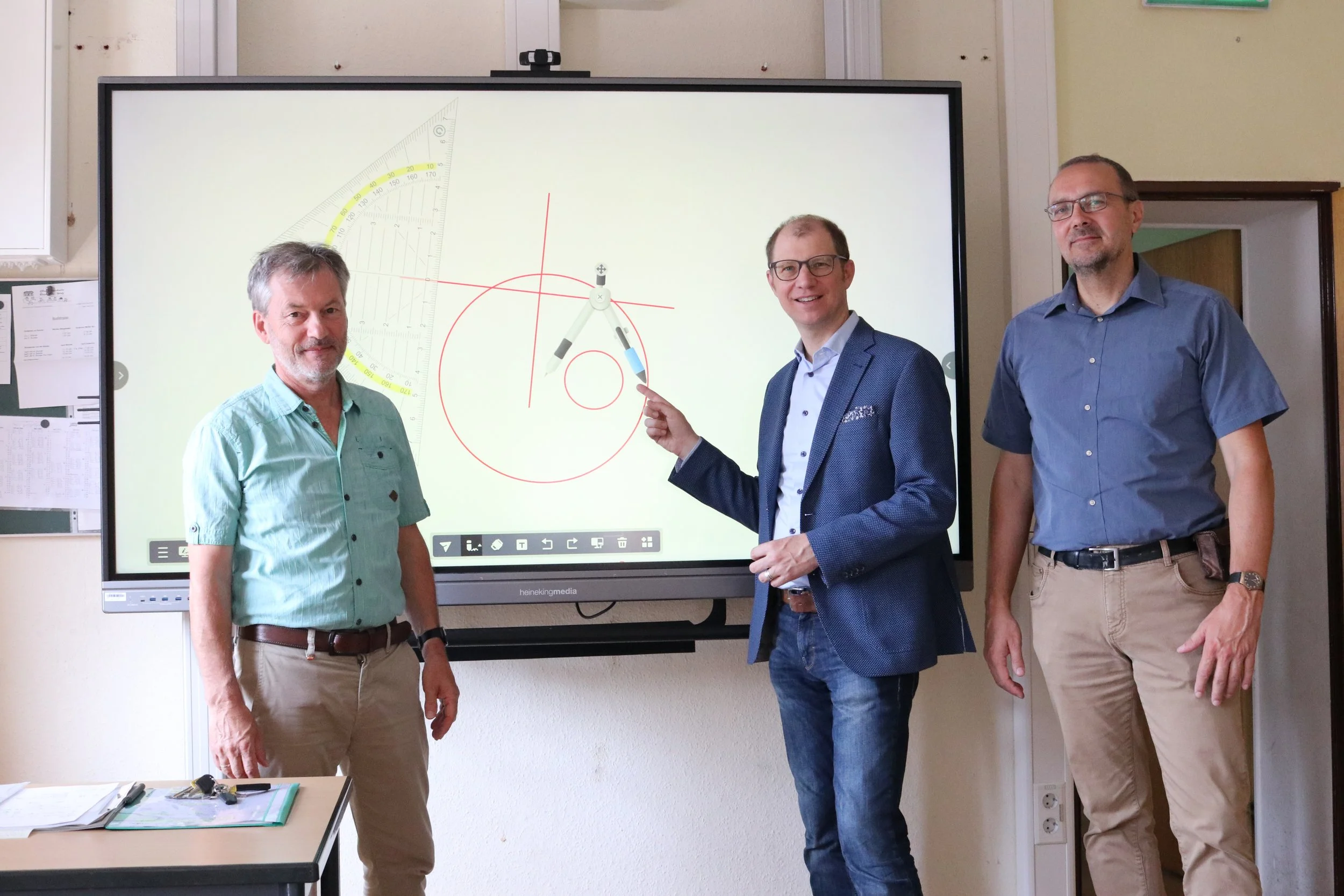 „DigitalPakt Schule“ erfolgreich abgeschlossen – WLAN und interaktive Schultafeln flächendeckend im Einsatz