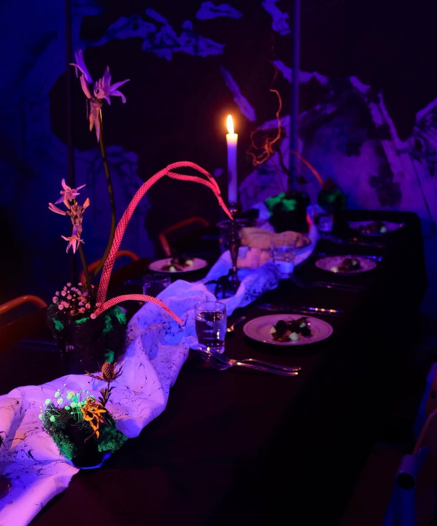 amazing table installations by the endlessly talented @ellenjuliette 🌸, super fun gig under UV light, news soon of our aesthetics packages for events. thank you for @suneffects for having us &amp; for the lights / hazer 💅🏻😘