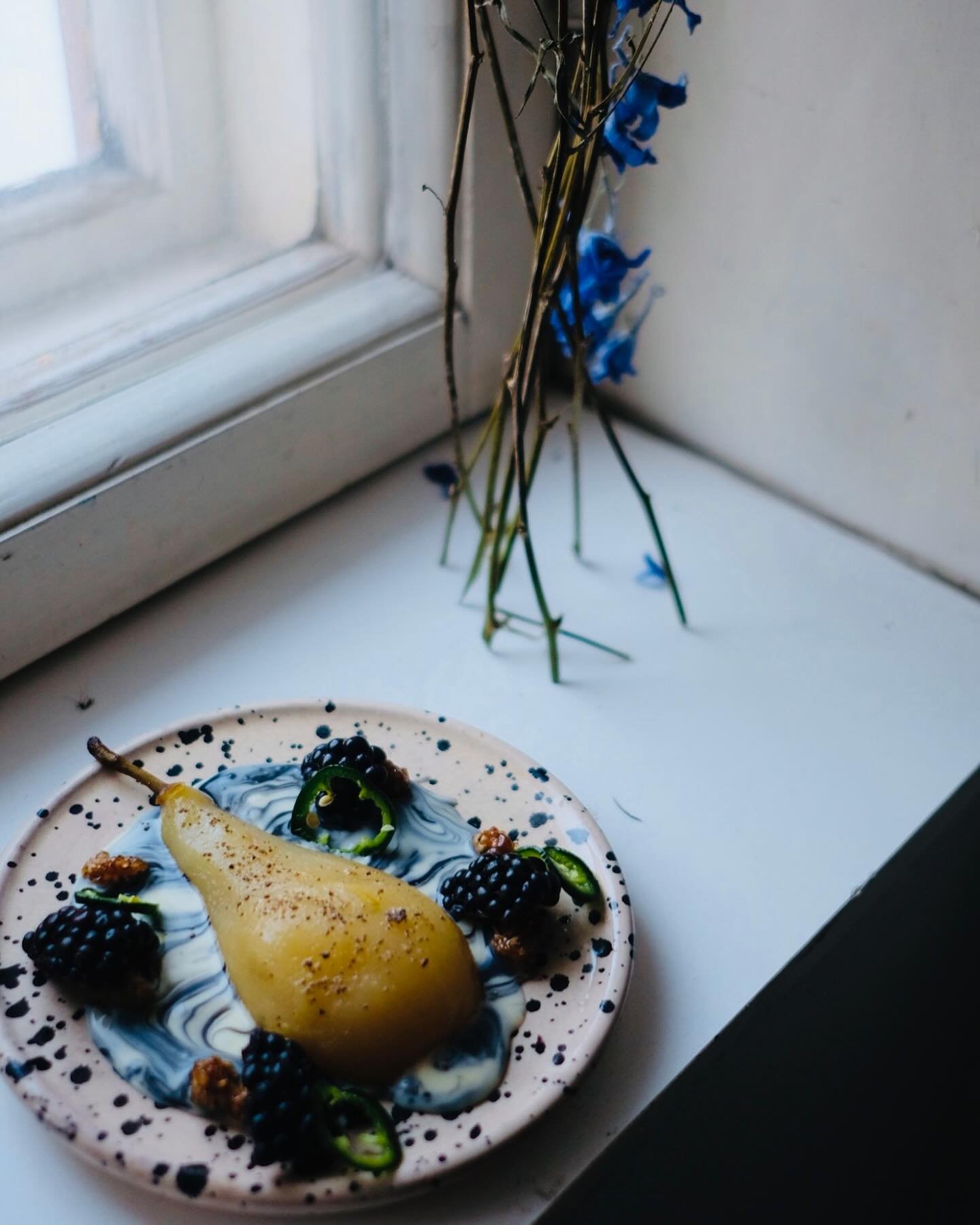 pear, mulberry, white chocolate, blackberries, liquorice