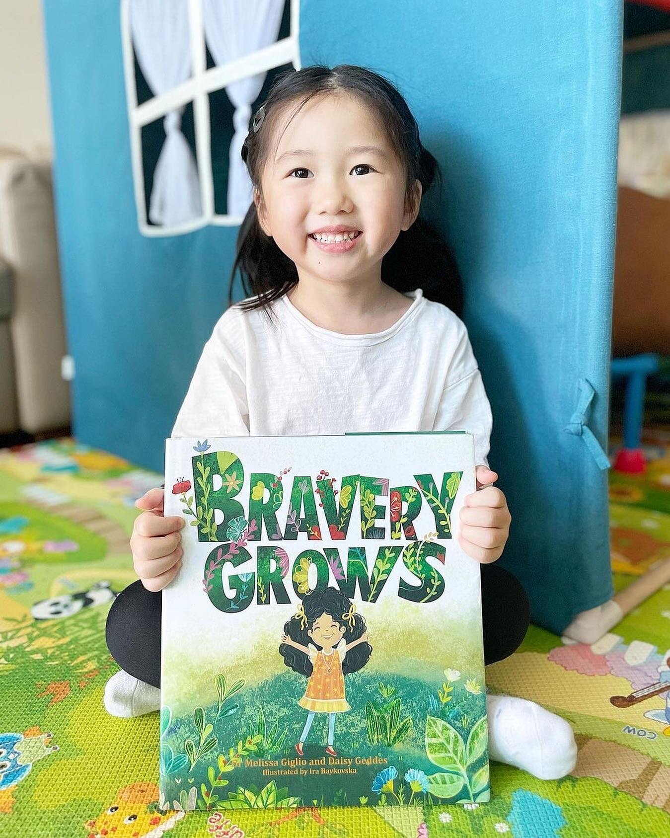 We love seeing our book bringing out big smiles and confident voices! 🌟👏🏼

Thanks so much @hongkongmomslife for sharing this with us 💕⁠
__________________________⁠
⁠
#Repost from @hongkongmoms⁠
⁠
𝘽𝙧𝙖𝙫𝙚𝙧𝙮 𝙂𝙧𝙤𝙬𝙨 came at the best time fo