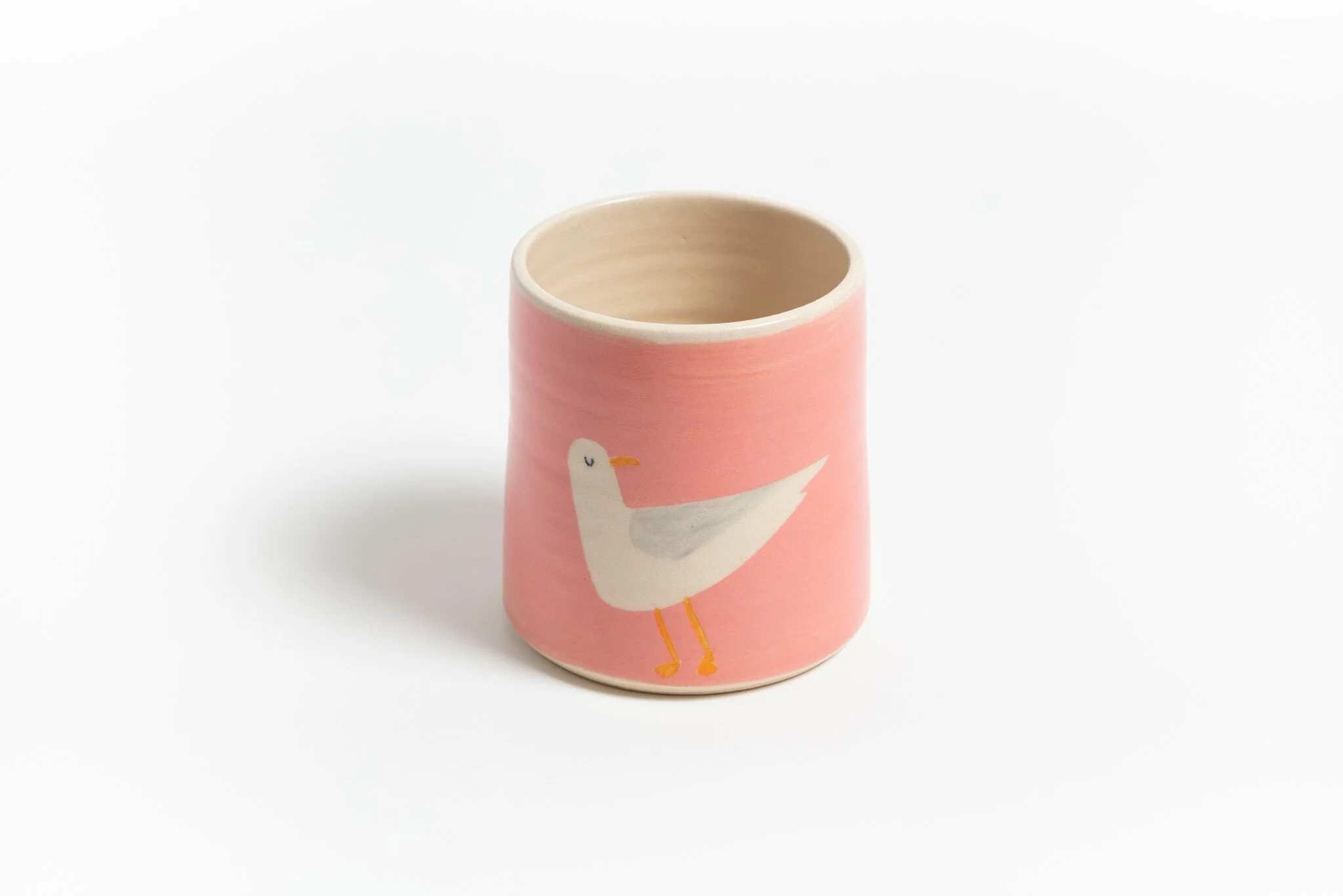 The second in our @lauralaneceramics collaboration is this happy Cornish gull in a beautiful cinder rose pink! 
Available in any of our fragrance blends, our wax blend is natural, vegan and cruelty free. These gorgeous pots are thrown and shaped by h