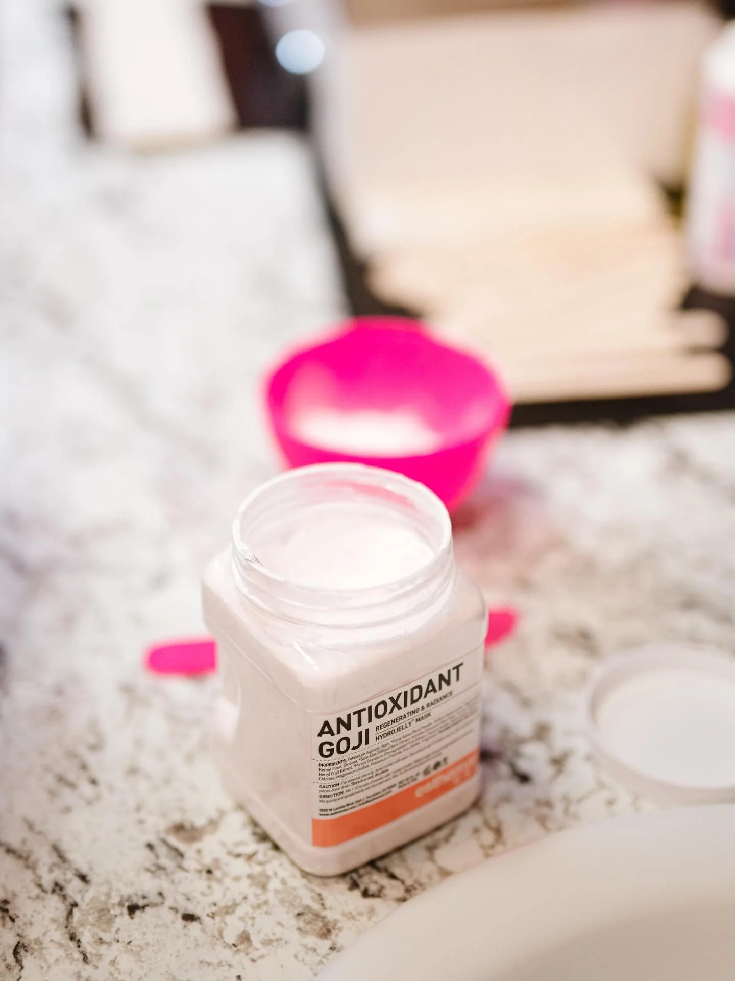 Adding a Hydro jelly mask to your next wax elevates the experience that much more! It&rsquo;s one of my most popular add ons post Brazilian and here&rsquo;s why 👉🏼

✨ Soothes and cools the area 
✨ Minimizes redness 
✨ Helps with irritation 

It&rsq