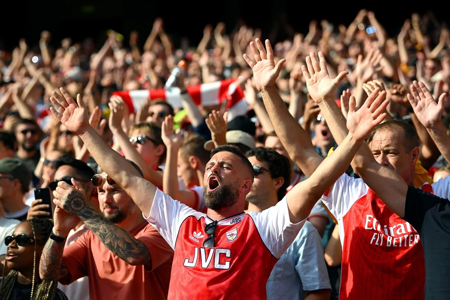 arsenal fans singing.jpg