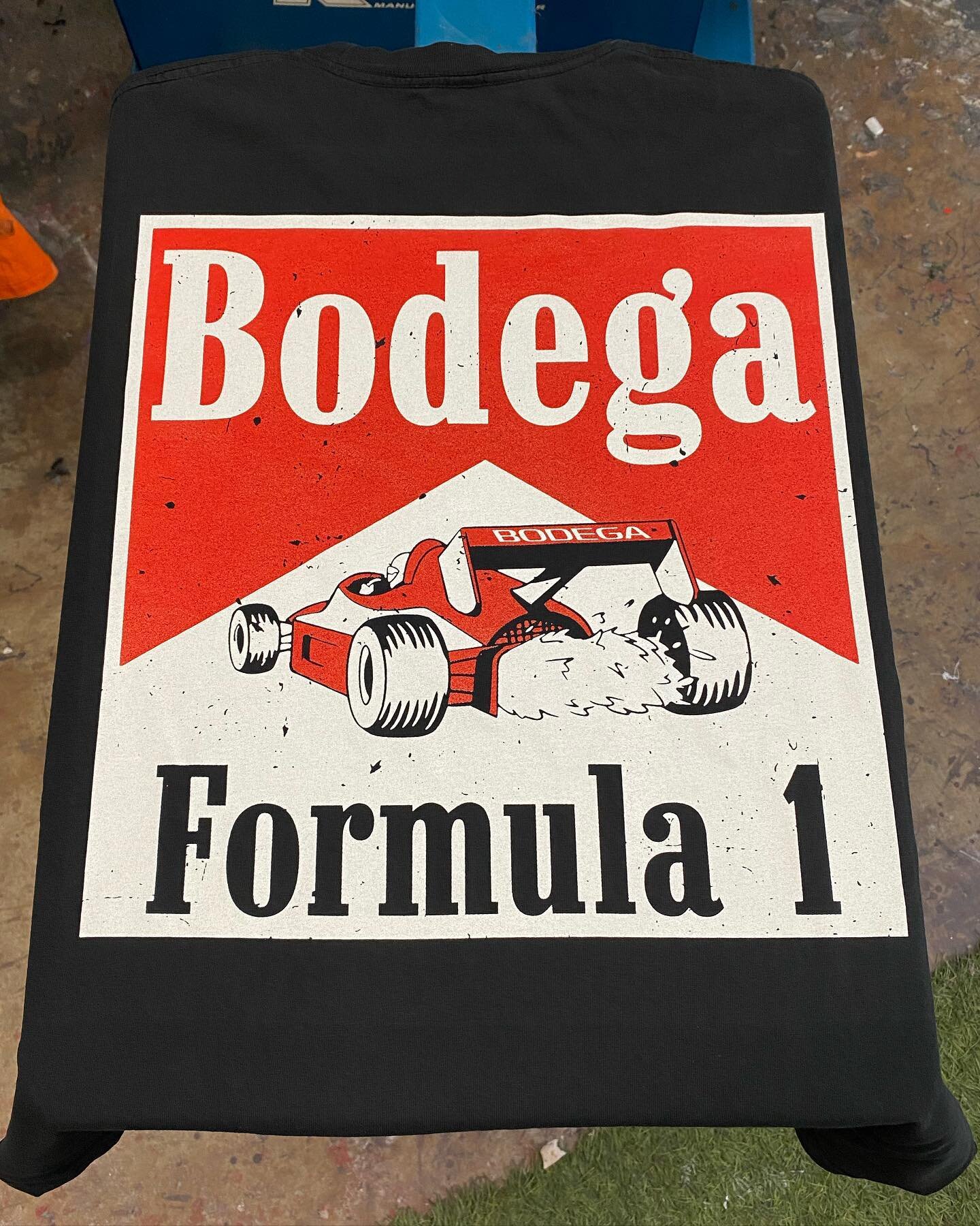 Check out this oversized print for @bodegataqueria !!! It was an amazing time knocking these out for their F1 vibes!
&bull;
&bull;
#miamiscreenprinting #screenprinting #formula1miami #craftmanship