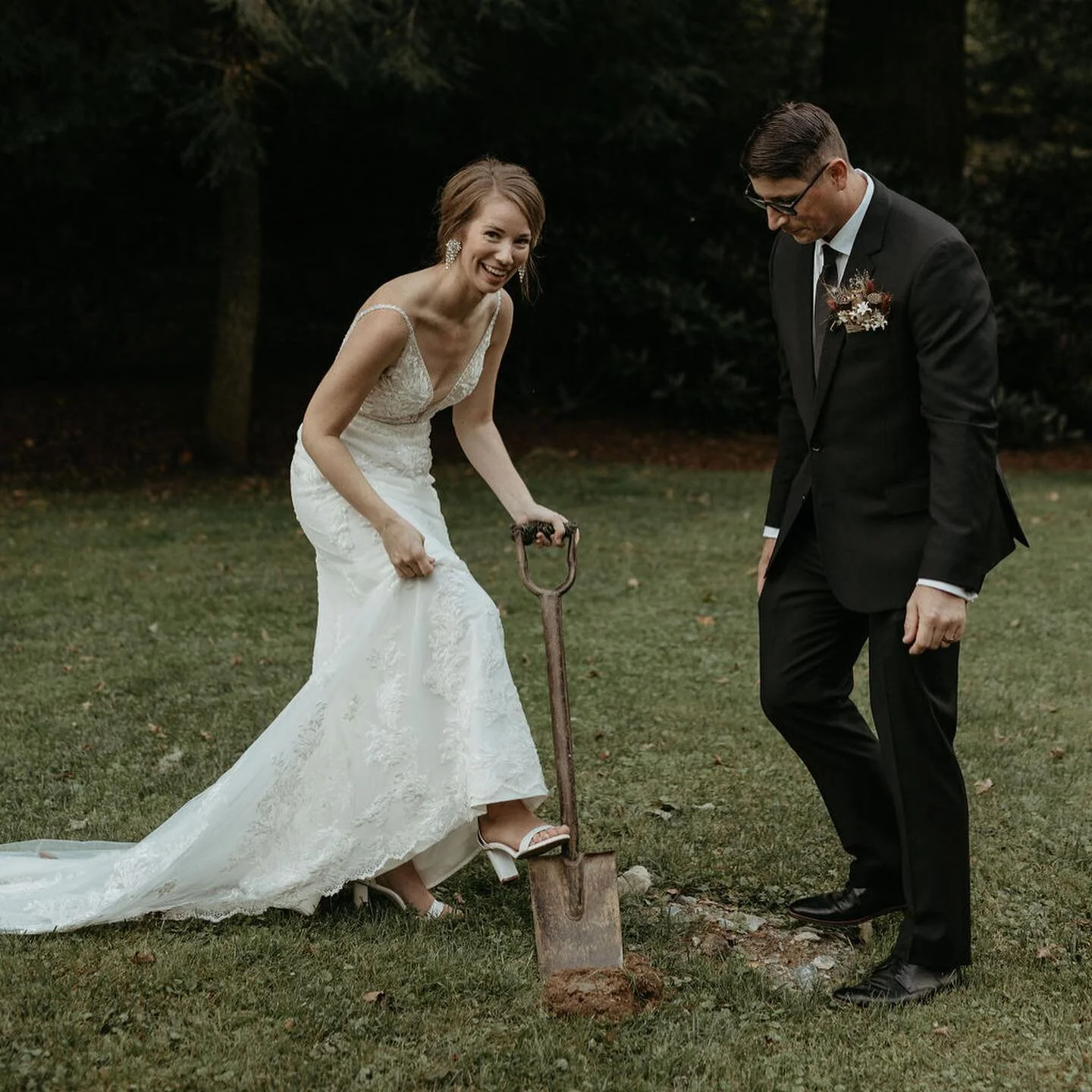 The tradition states that if you bury a bottle of Kentucky Bourbon exactly one month before your wedding date, it won't rain on your special day and you'll have good fortune as a married couple.✨
&thinsp;&thinsp;
Planning: @honeythymeevents&thinsp;&t