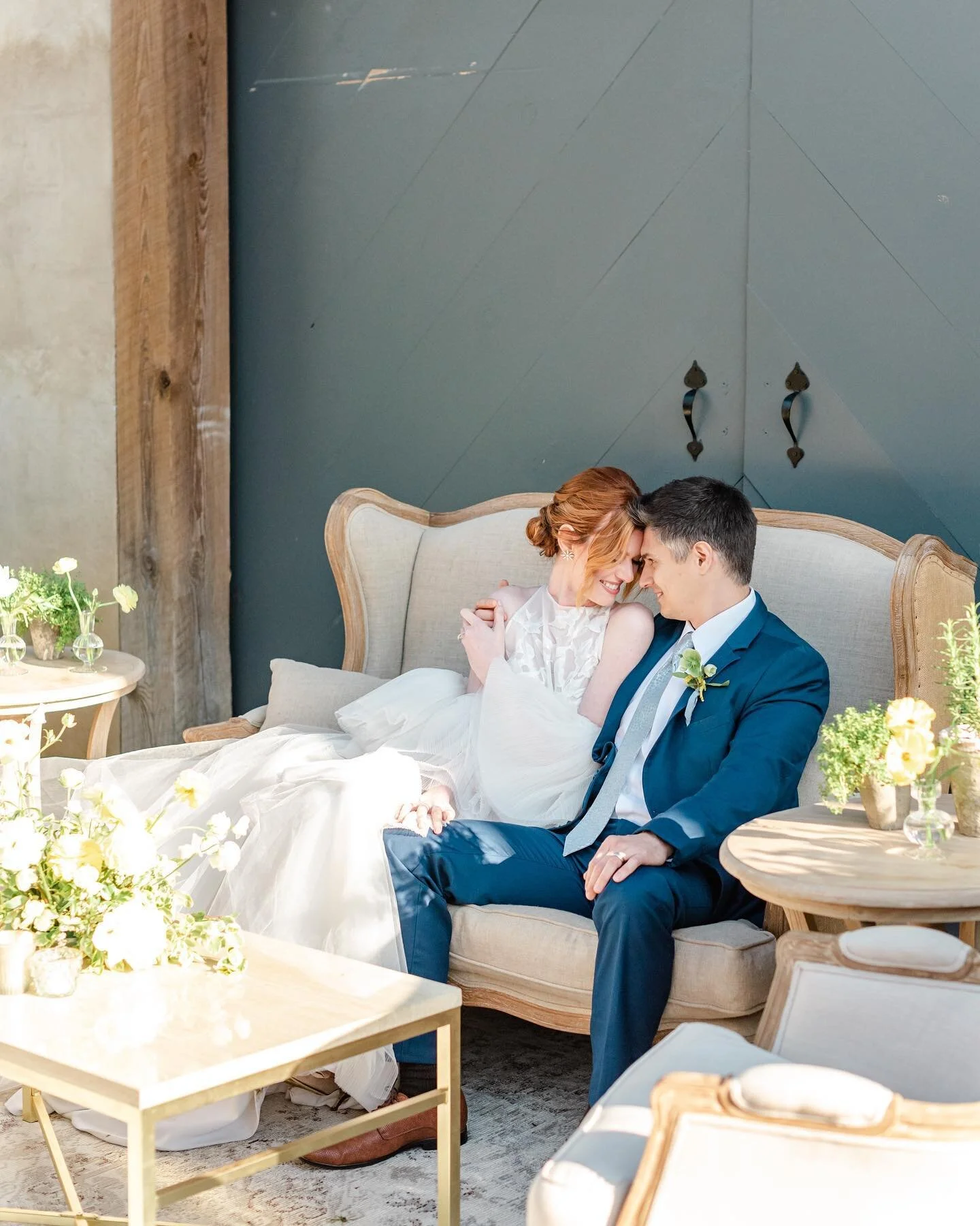 MOUNTAIN SPRING. Blooming flowers, bubbling brooks, lush landscapes s It's hard to beat + highly anticipated. &thinsp;
&thinsp;
Venue: @whisperingwatersfarm&thinsp;
Concept and Floral Design: @aprilflowersnc&thinsp;
Planning: @roanweddingandevents&th