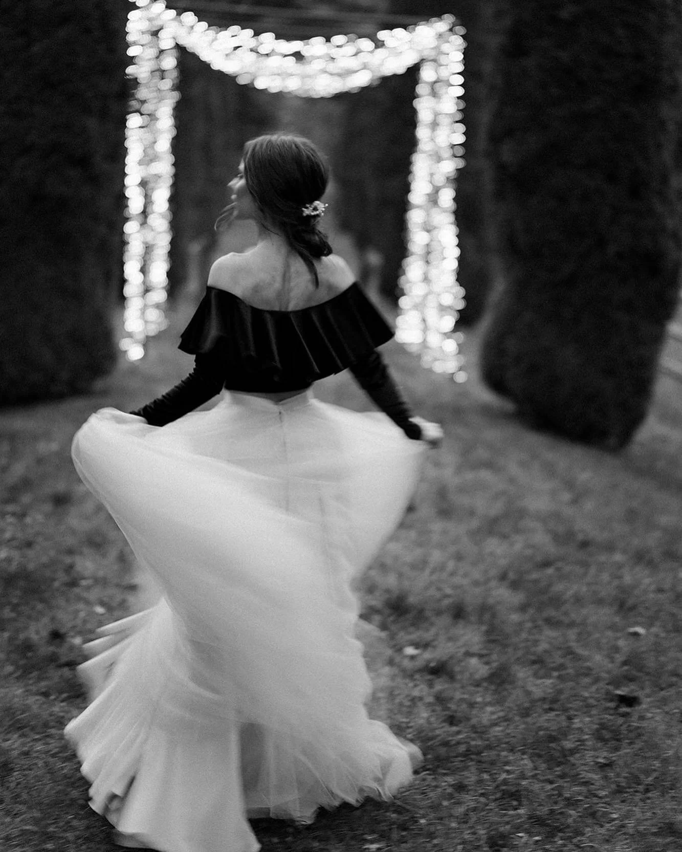 Let's dance the night away under the twinkling stars. No worries, no stress, just memories being made. ✨
&thinsp;
Planning, Design + Light Install: @honeythymeevents @olivebranch.ht 
Photo: @michellelyerly 
Venue: @whisperingwatersfarm 
Floral: @seed