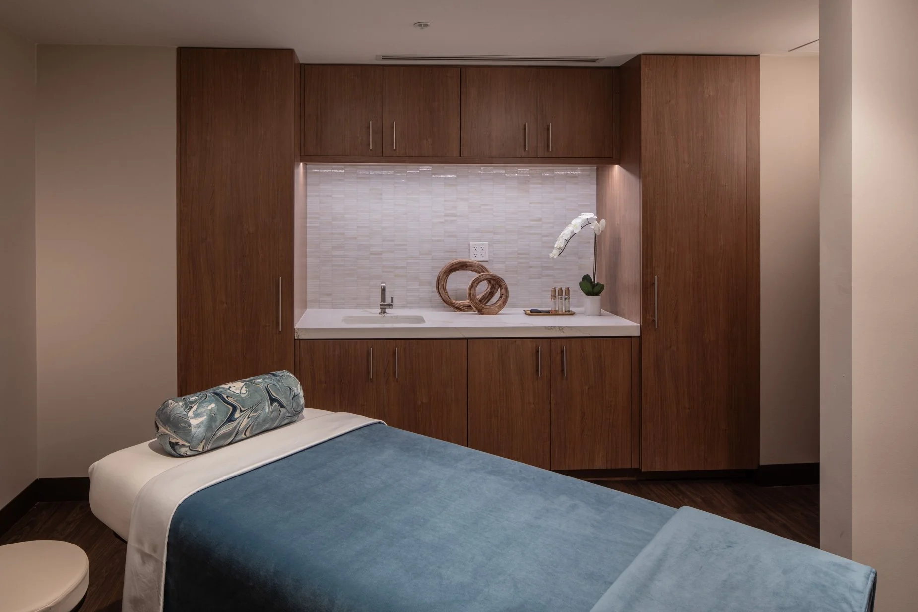 05 - FLLW_24_Treatment_Room_A_221.jpg