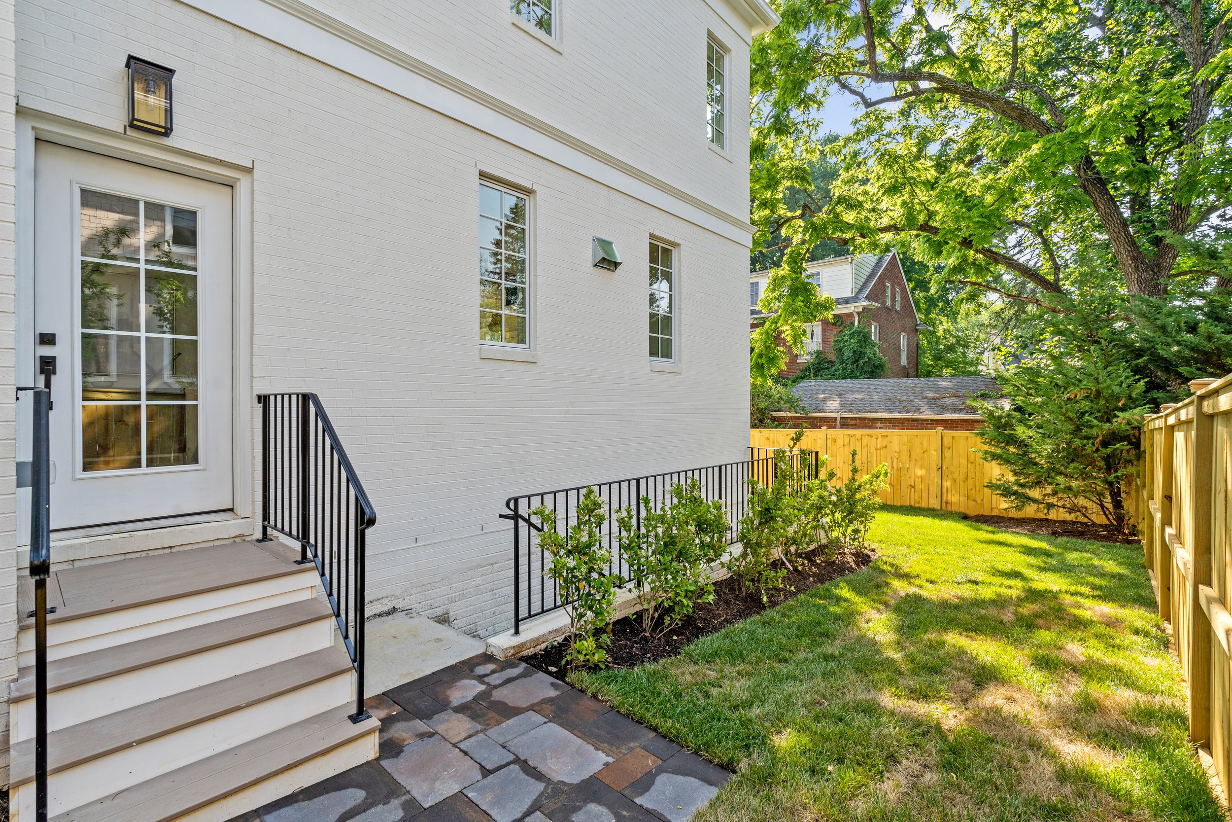 6702 Brookville Rd - 0116.jpg