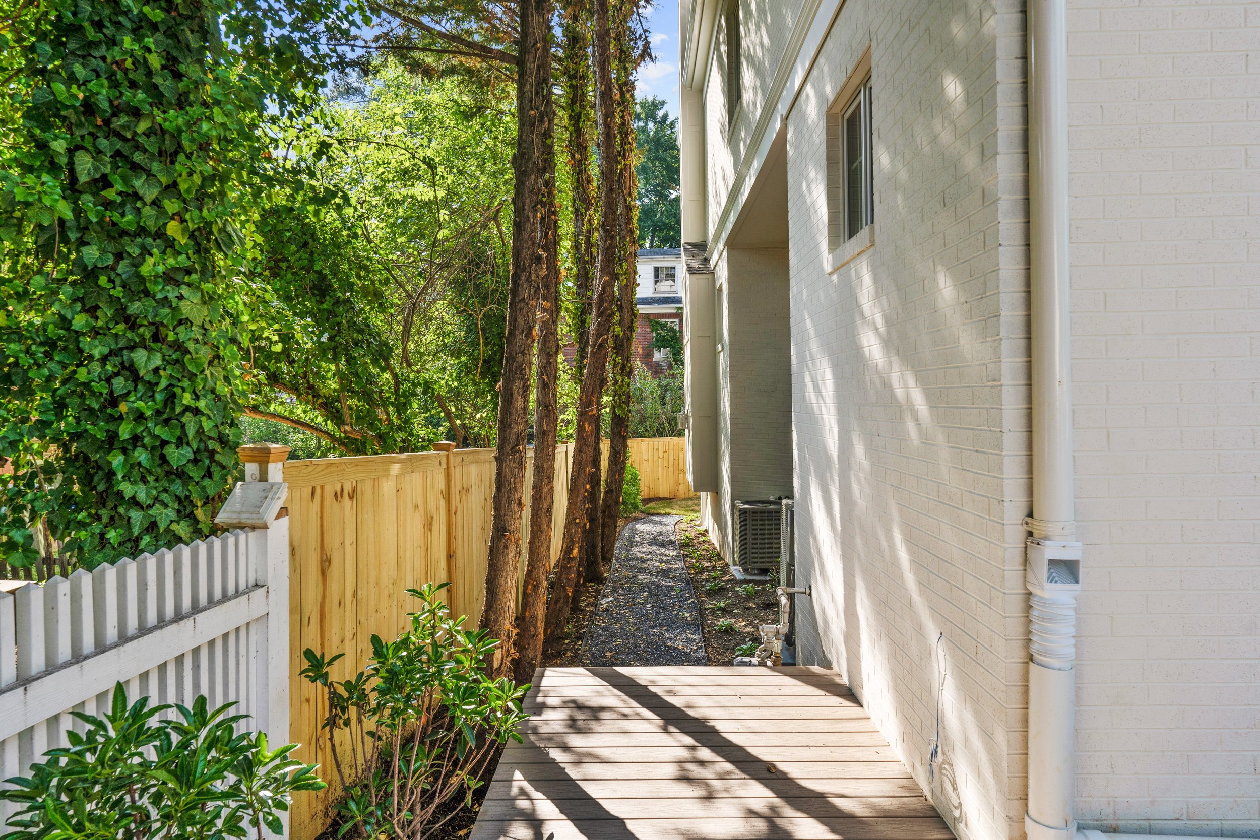6702 Brookville Rd - 0129.jpg