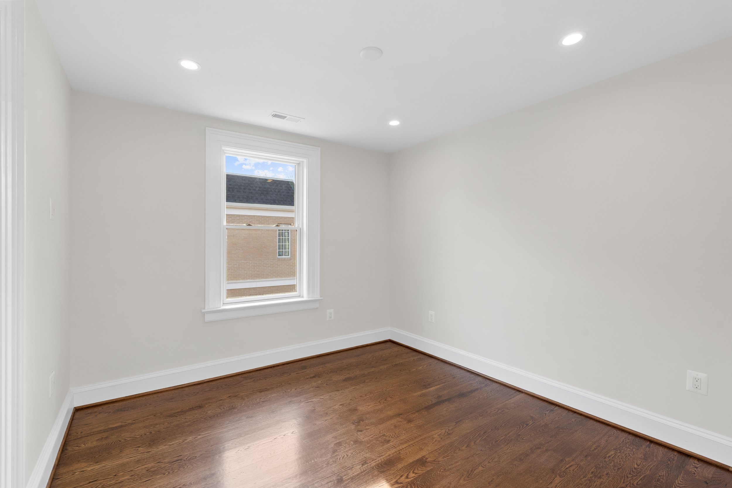 6704 Brookville Rd - 0015.jpg