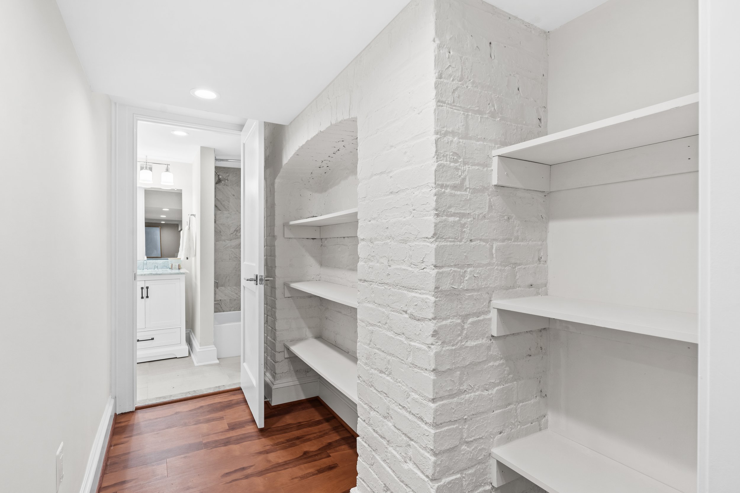 6704 Brookville Rd - 0052.jpg