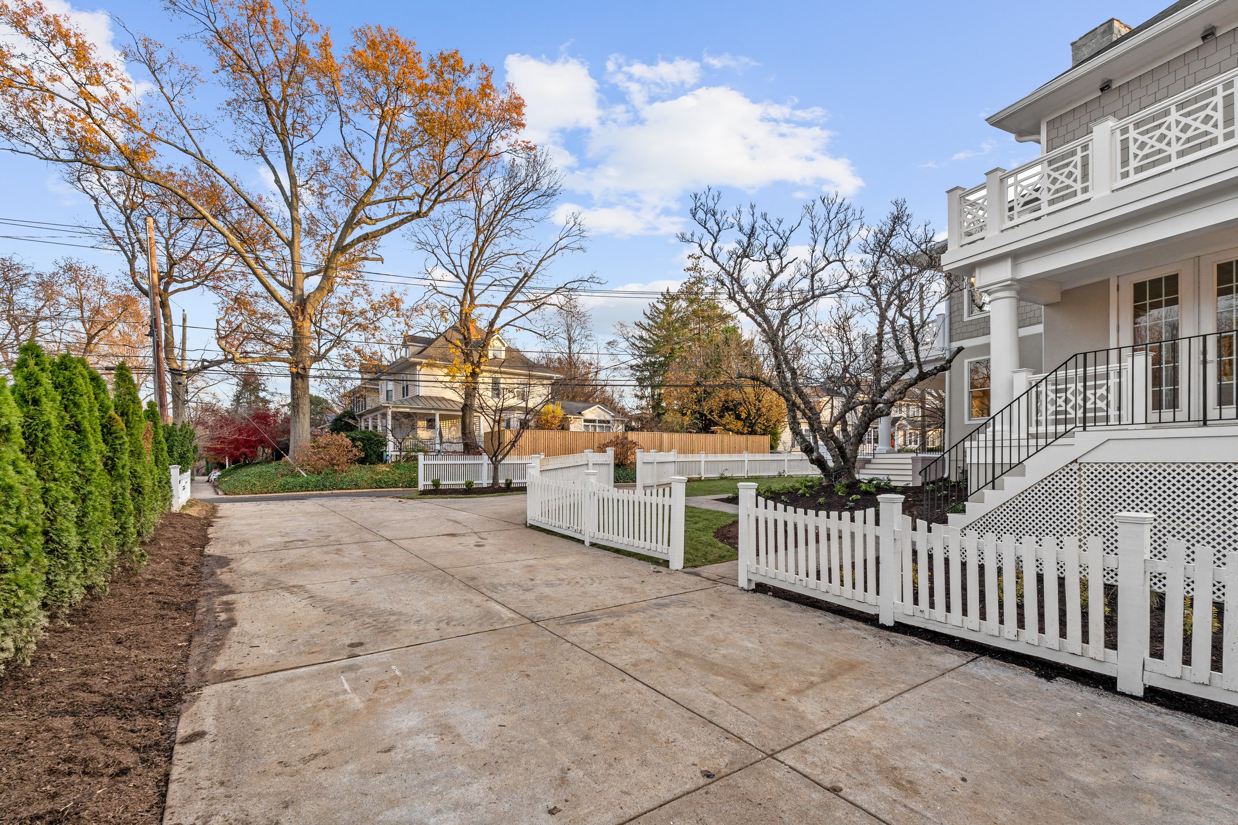6704 Brookville Rd - 0106.jpg