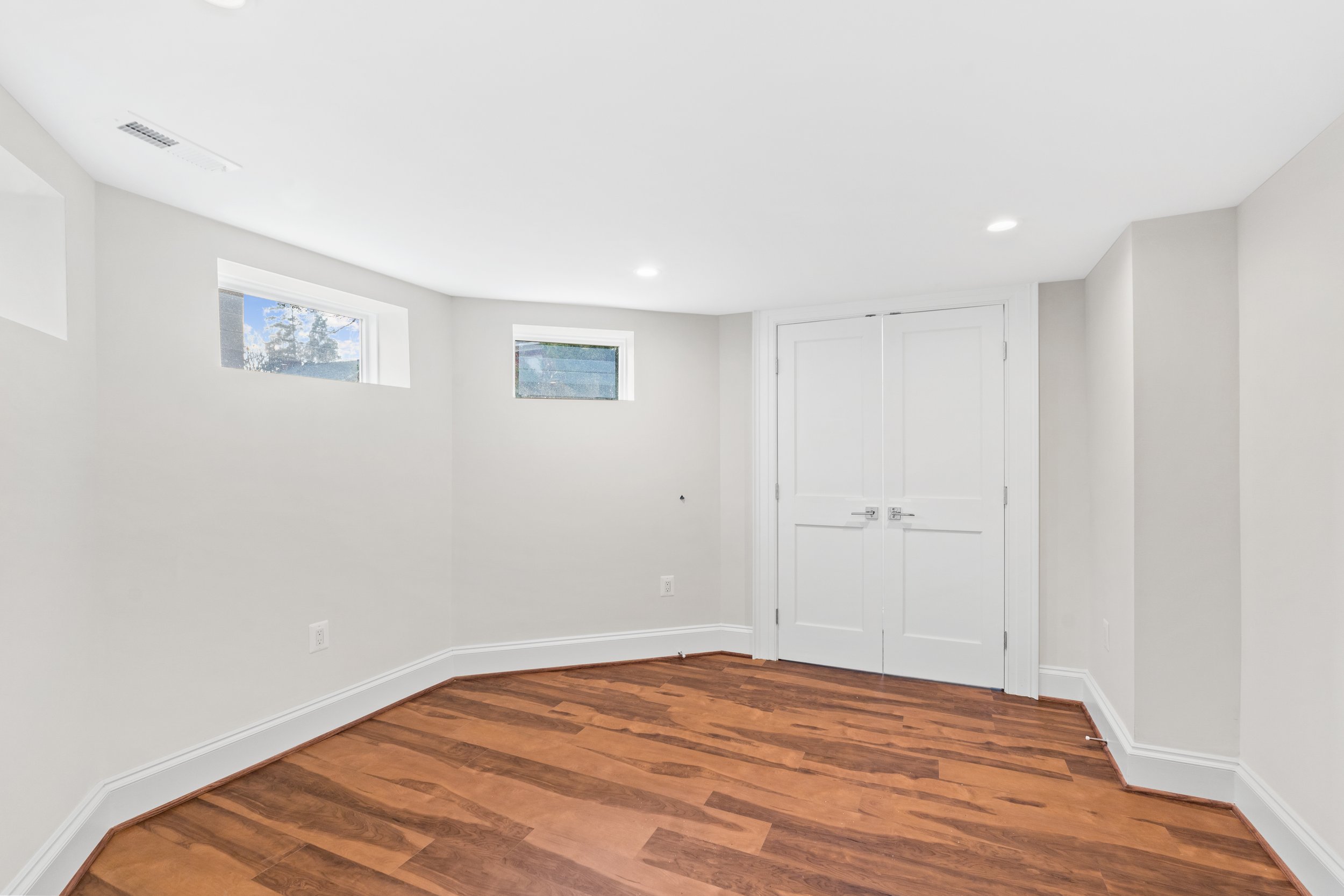 6704 Brookville Rd - 0051.jpg