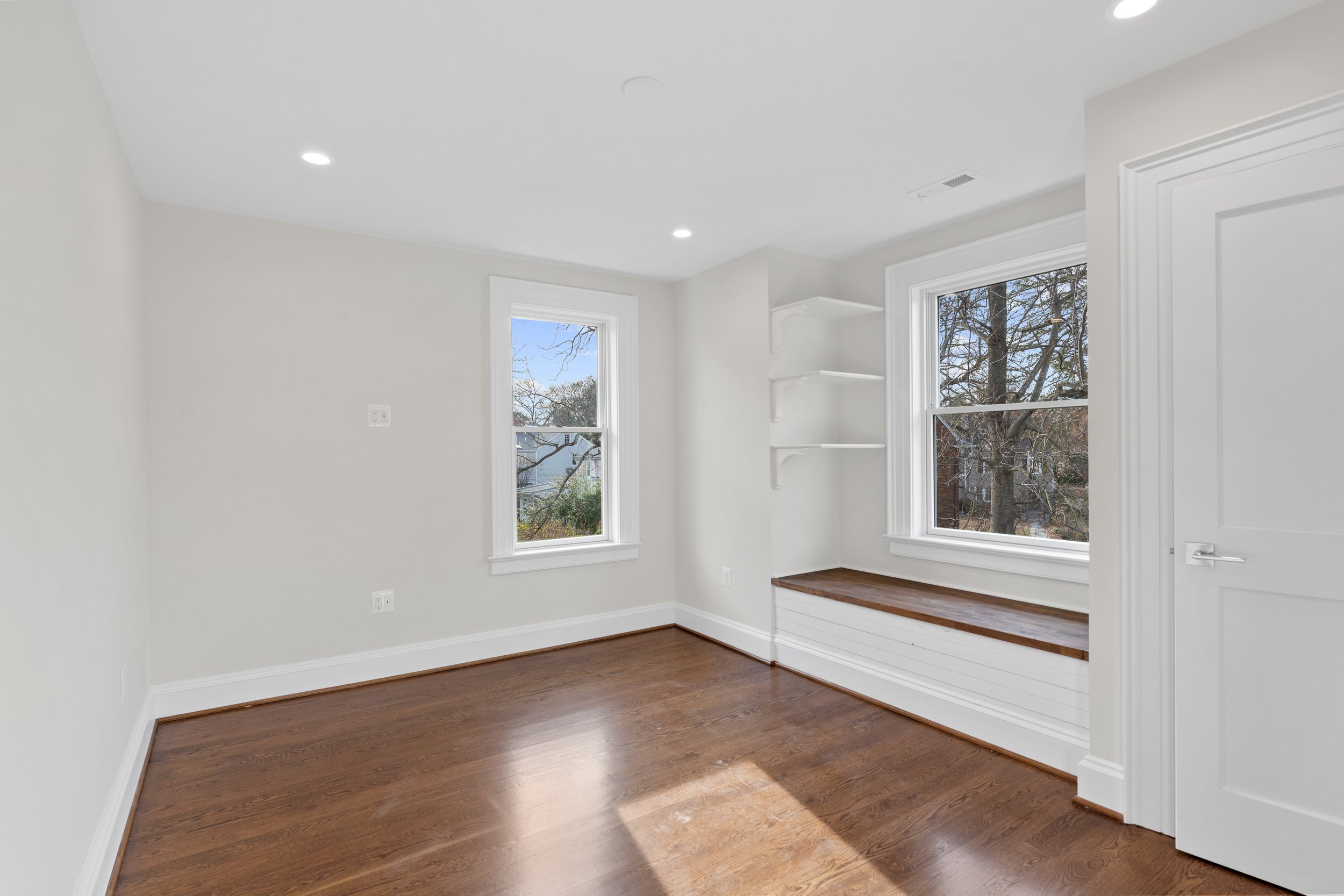 6704 Brookville Rd - 0017.jpg
