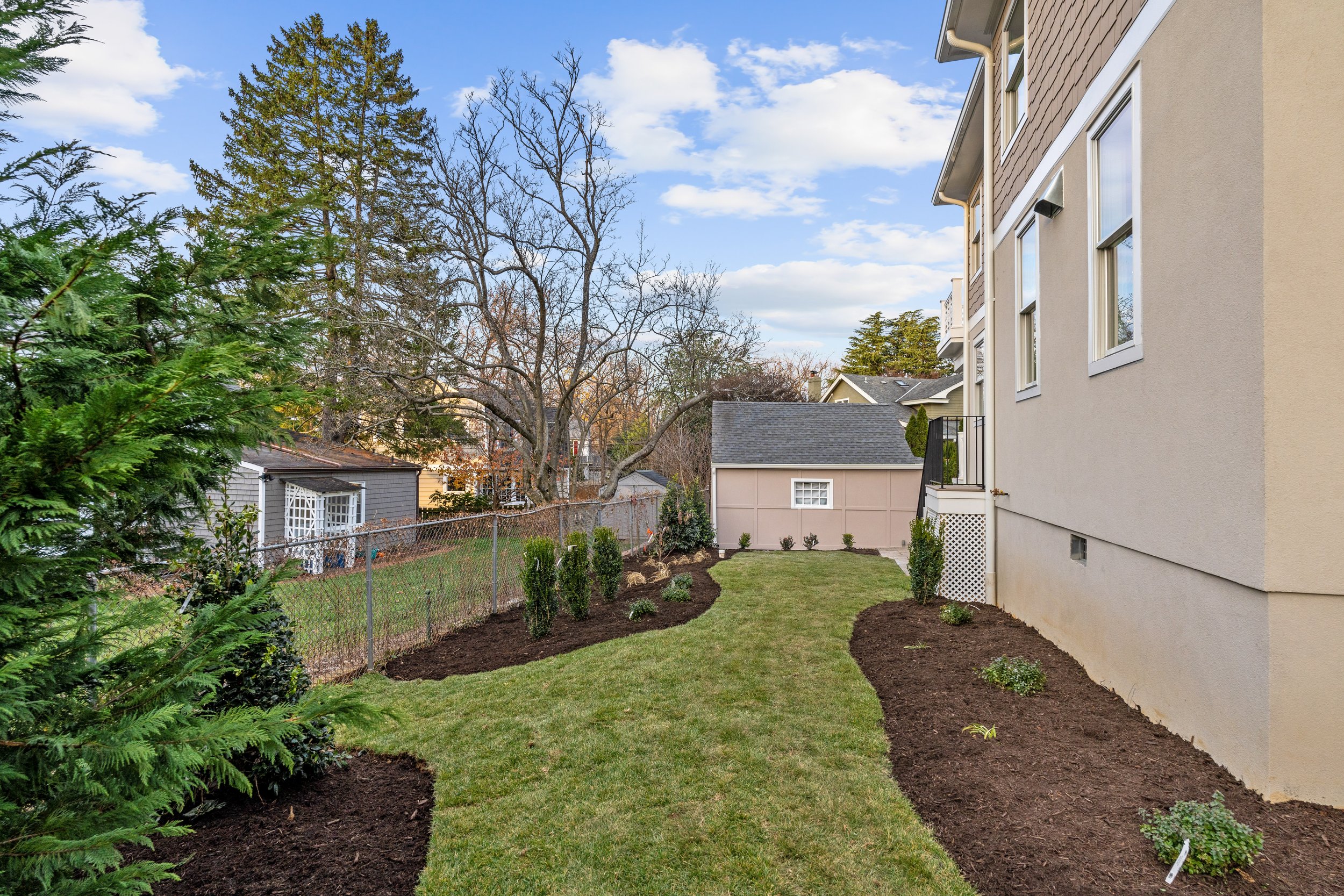 6704 Brookville Rd - 0109.jpg